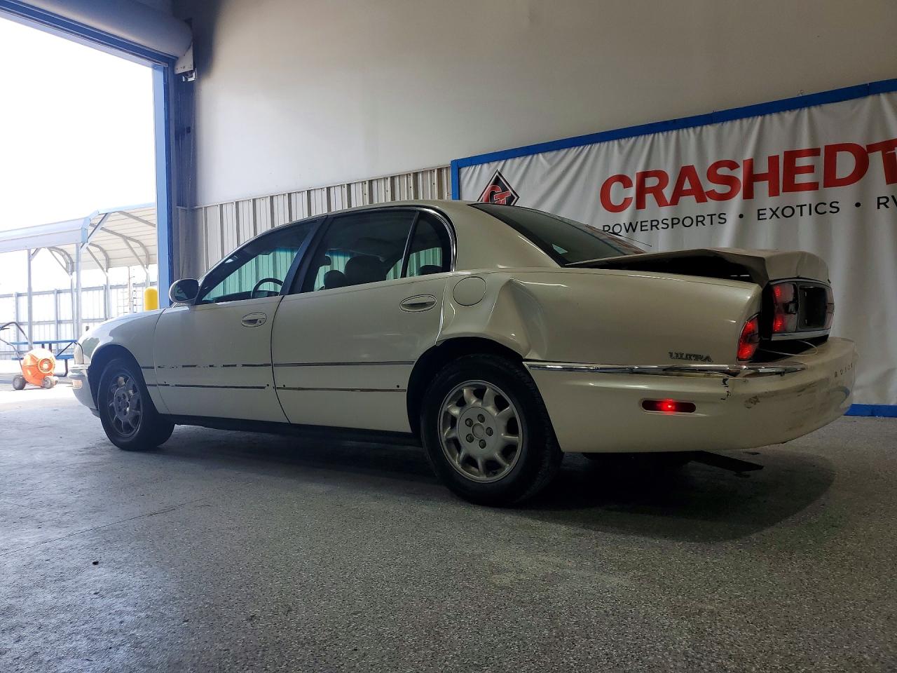 2001 Buick Park Avenue Ultra White vin: 1G4CU541014199333