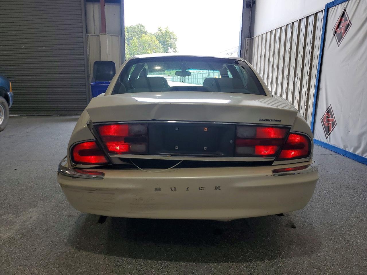 2001 Buick Park Avenue Ultra White vin: 1G4CU541014199333
