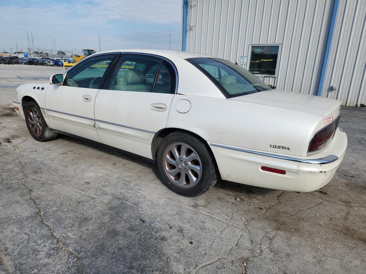 2004 Buick Park Avenue Ultra White vin: 1G4CU541044146975