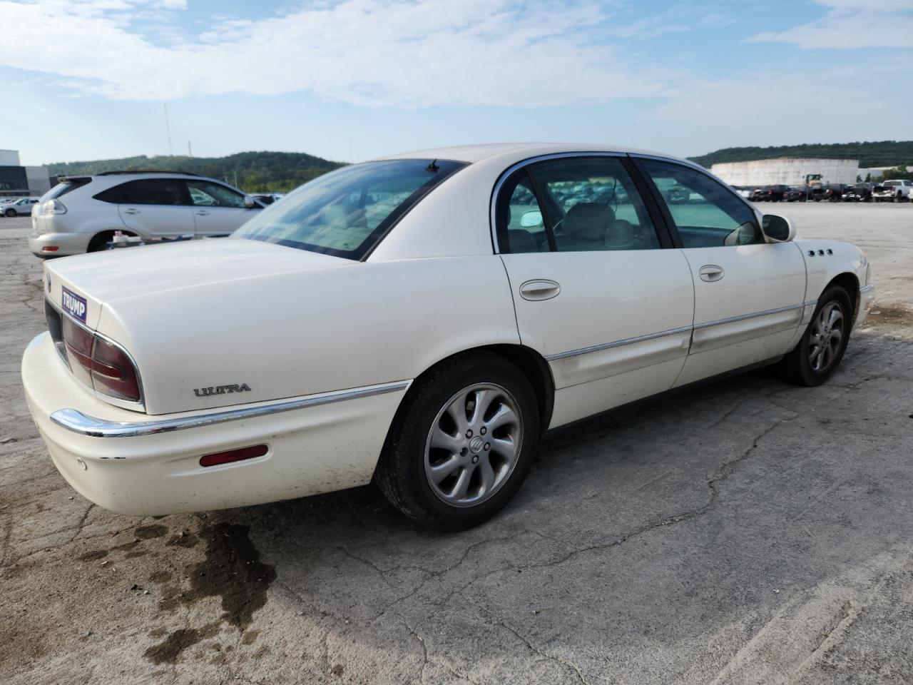 2004 Buick Park Avenue Ultra White vin: 1G4CU541044146975