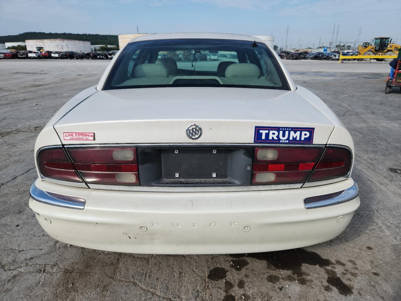 2004 Buick Park Avenue Ultra White vin: 1G4CU541044146975