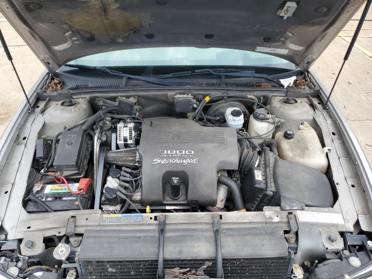 2005 Buick Park Avenue Ultra   Silver vin: 1G4CU541154100251