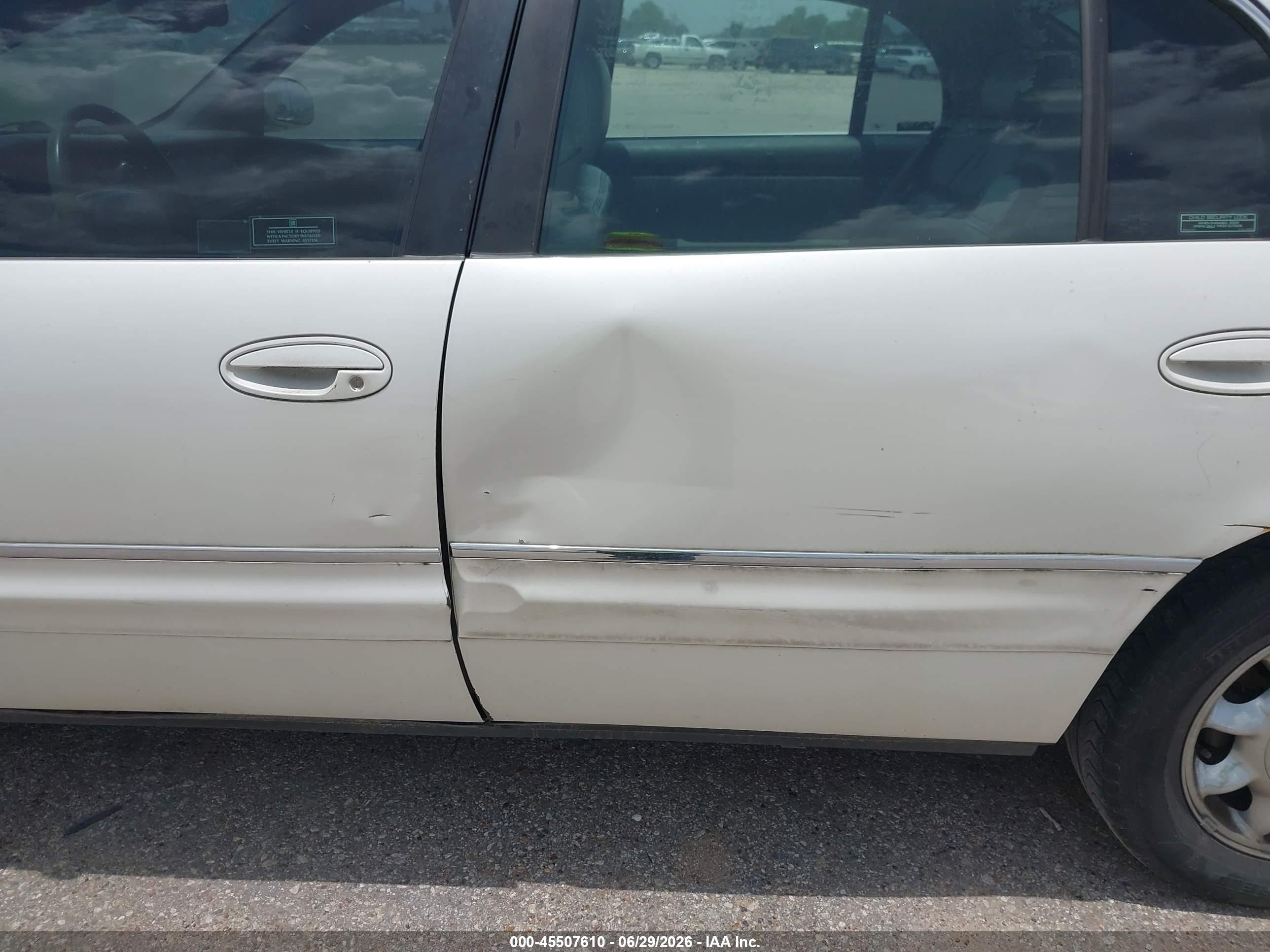 2000 Buick Park Avenue Ultra White vin: 1G4CU5411Y4256777