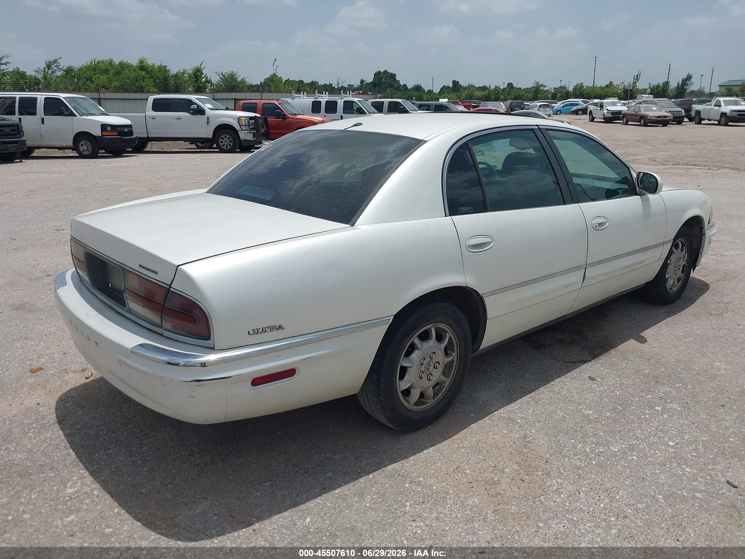 2000 Buick Park Avenue Ultra White vin: 1G4CU5411Y4256777