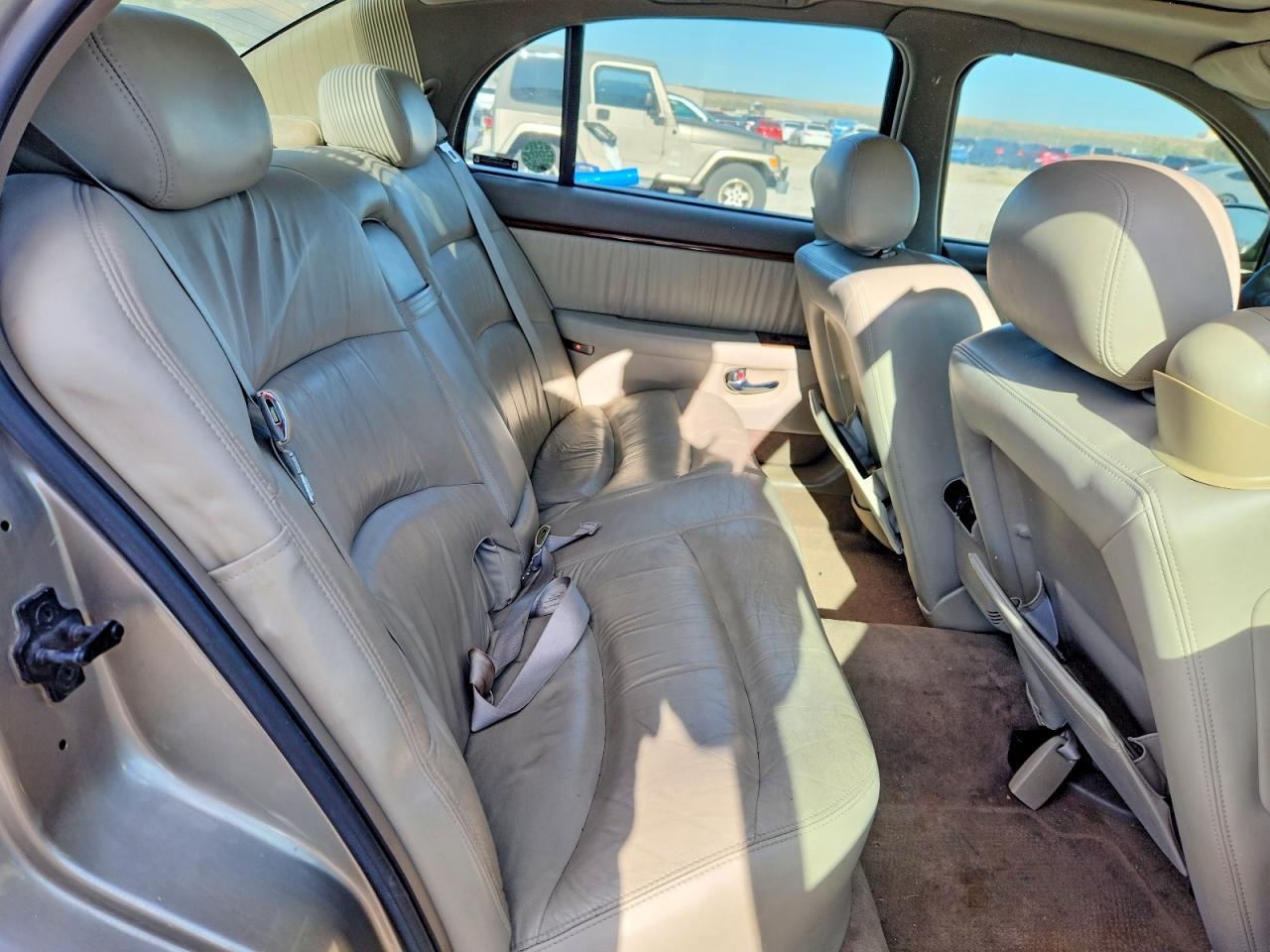 2002 Buick Park Avenue Ultra Gold vin: 1G4CU541324199778