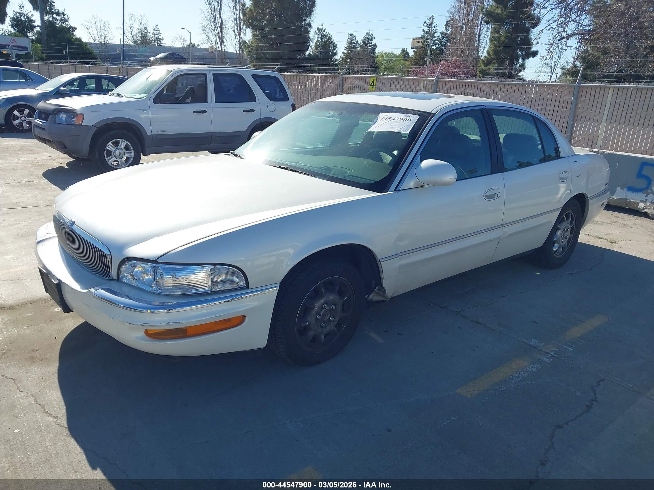 2000 Buick Park Avenue Ultra White vin: 1G4CU5414Y4277140
