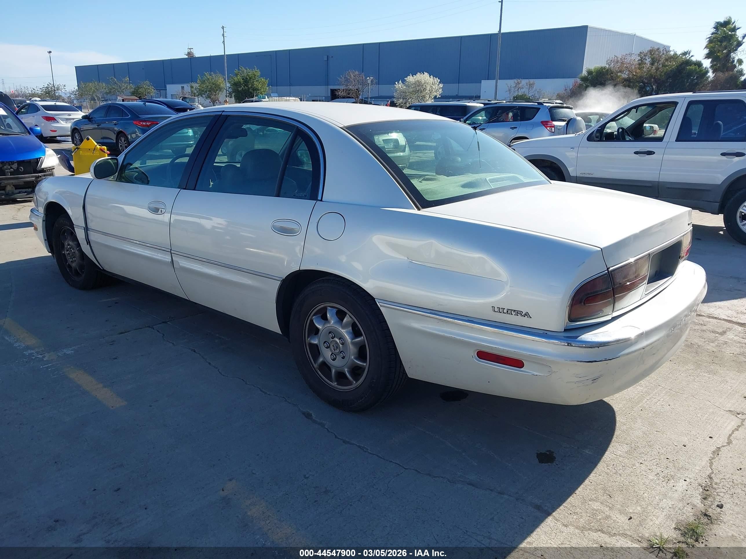 2000 Buick Park Avenue Ultra White vin: 1G4CU5414Y4277140