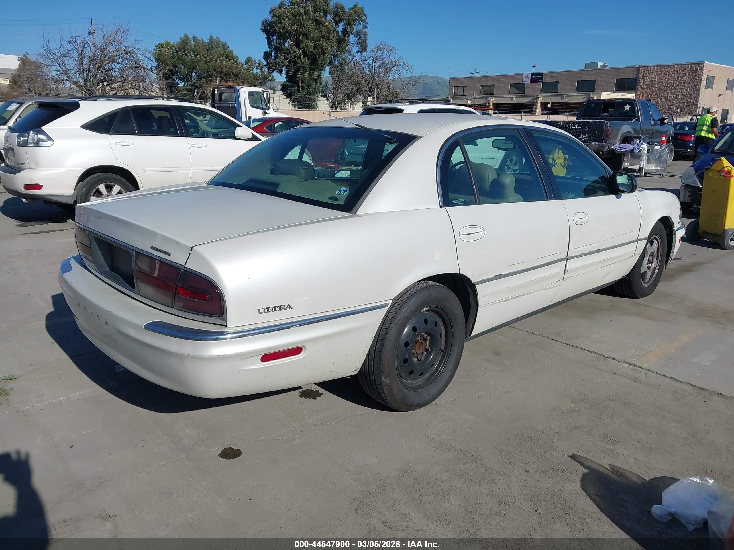 2000 Buick Park Avenue Ultra White vin: 1G4CU5414Y4277140