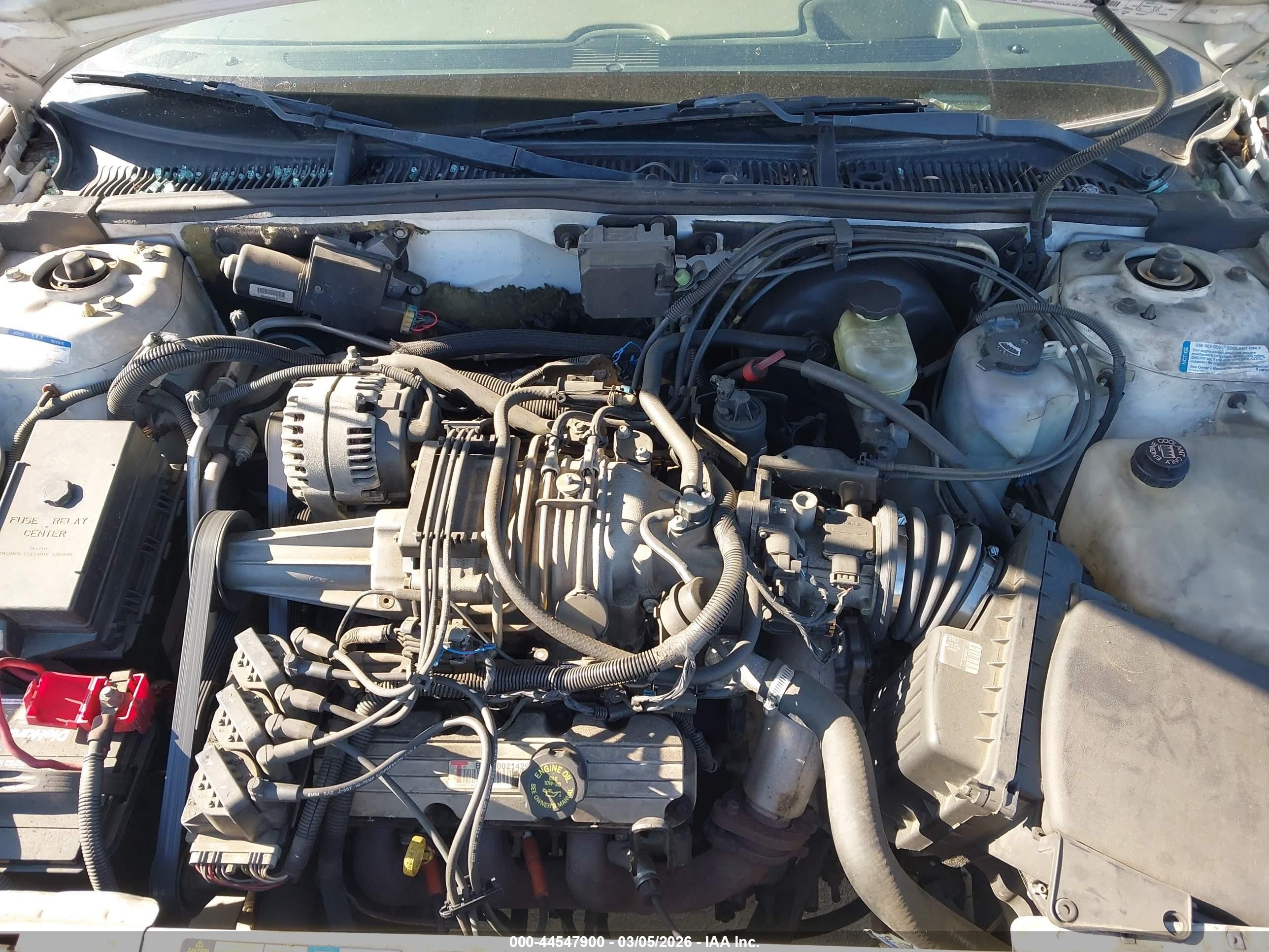 2000 Buick Park Avenue Ultra White vin: 1G4CU5414Y4277140