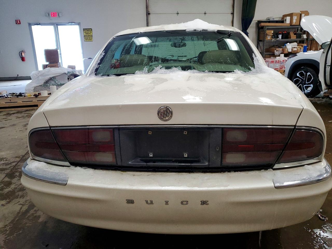 2004 Buick Park Avenue Ultra White vin: 1G4CU541544147281