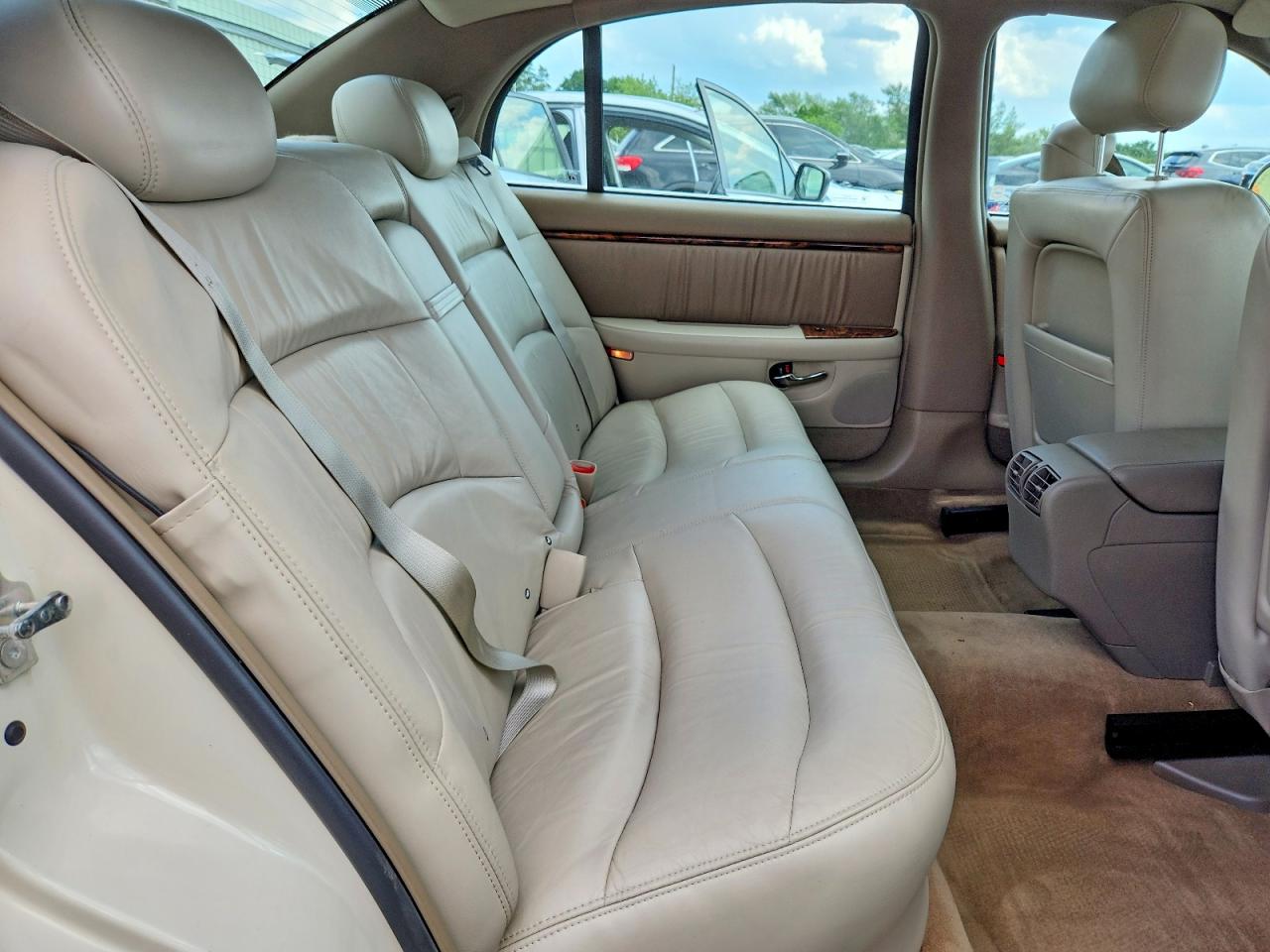 2005 Buick Park Avenue Ultra White vin: 1G4CU541554100348
