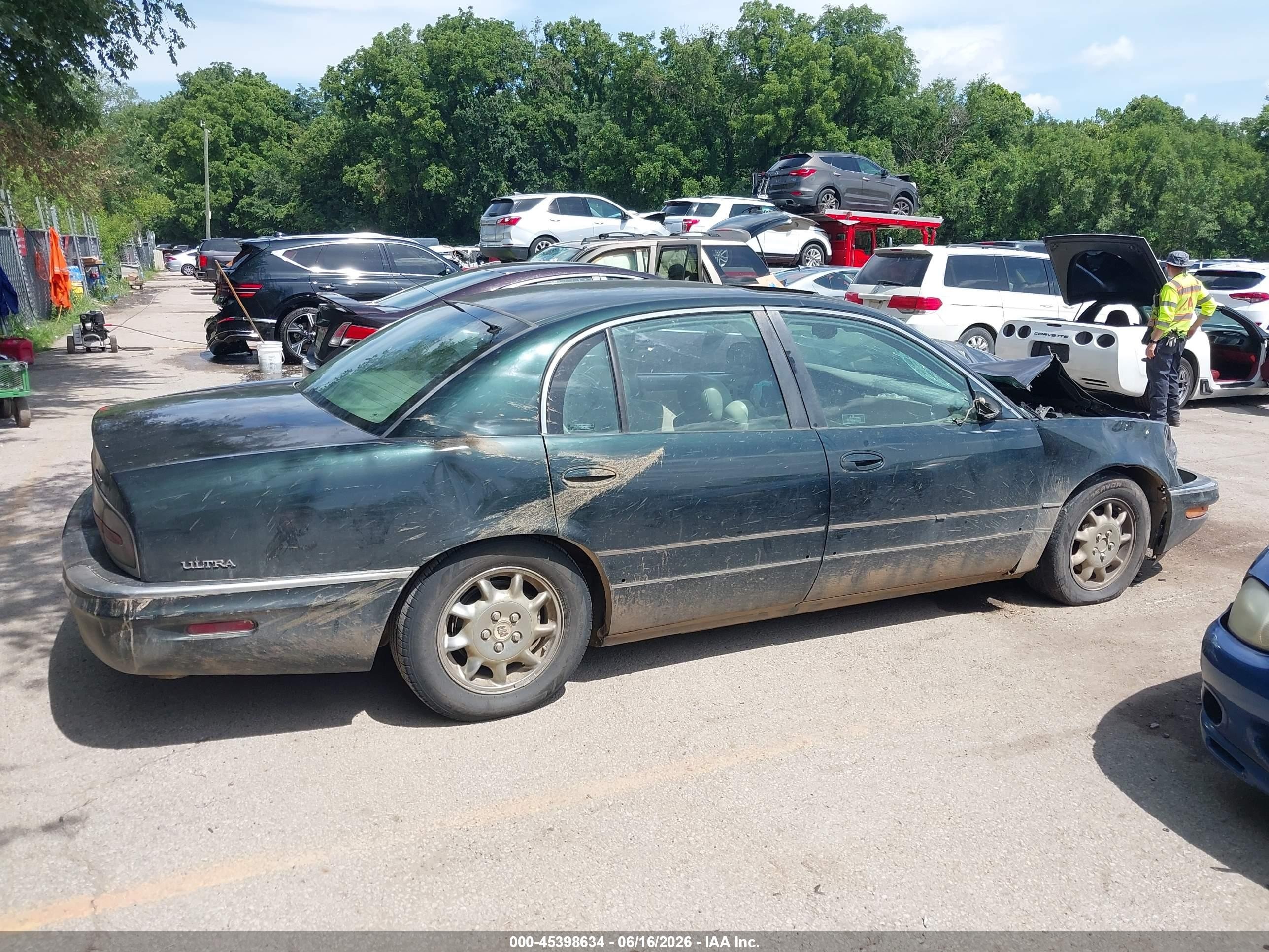 2001 Buick Park Avenue Ultra Зеленый vin: 1G4CU541614256120