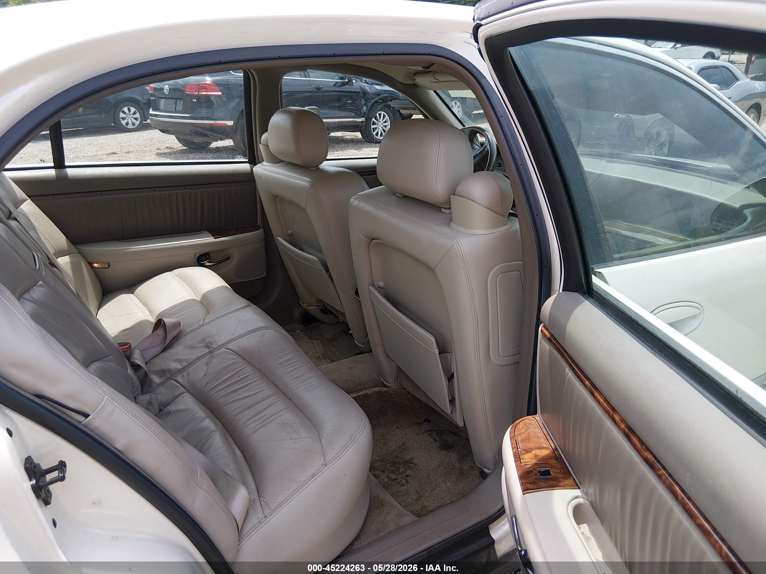 2003 Buick Park Avenue Ultra White vin: 1G4CU541634138832