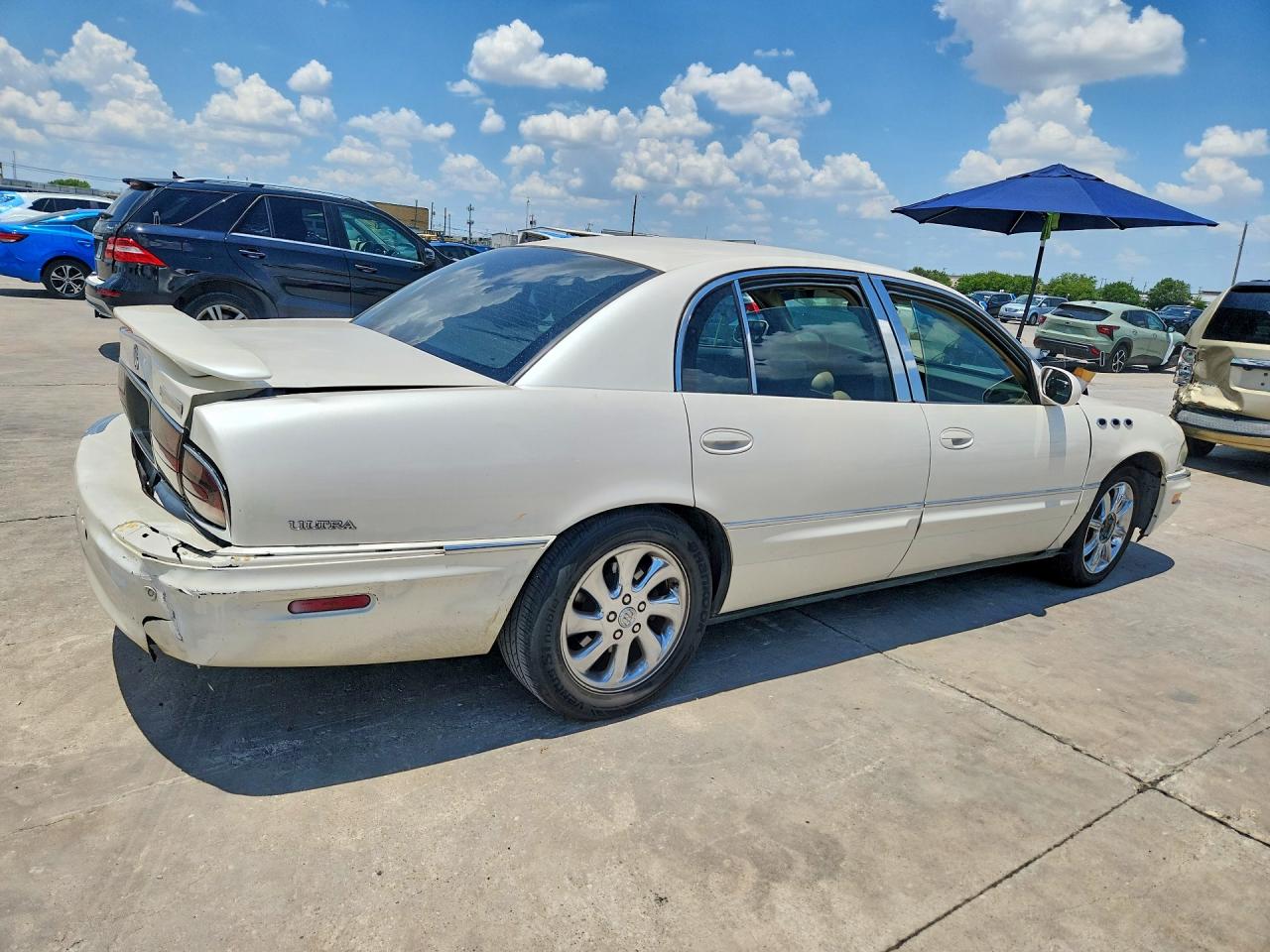 2004 Buick Park Avenue Ultra White vin: 1G4CU541744142499