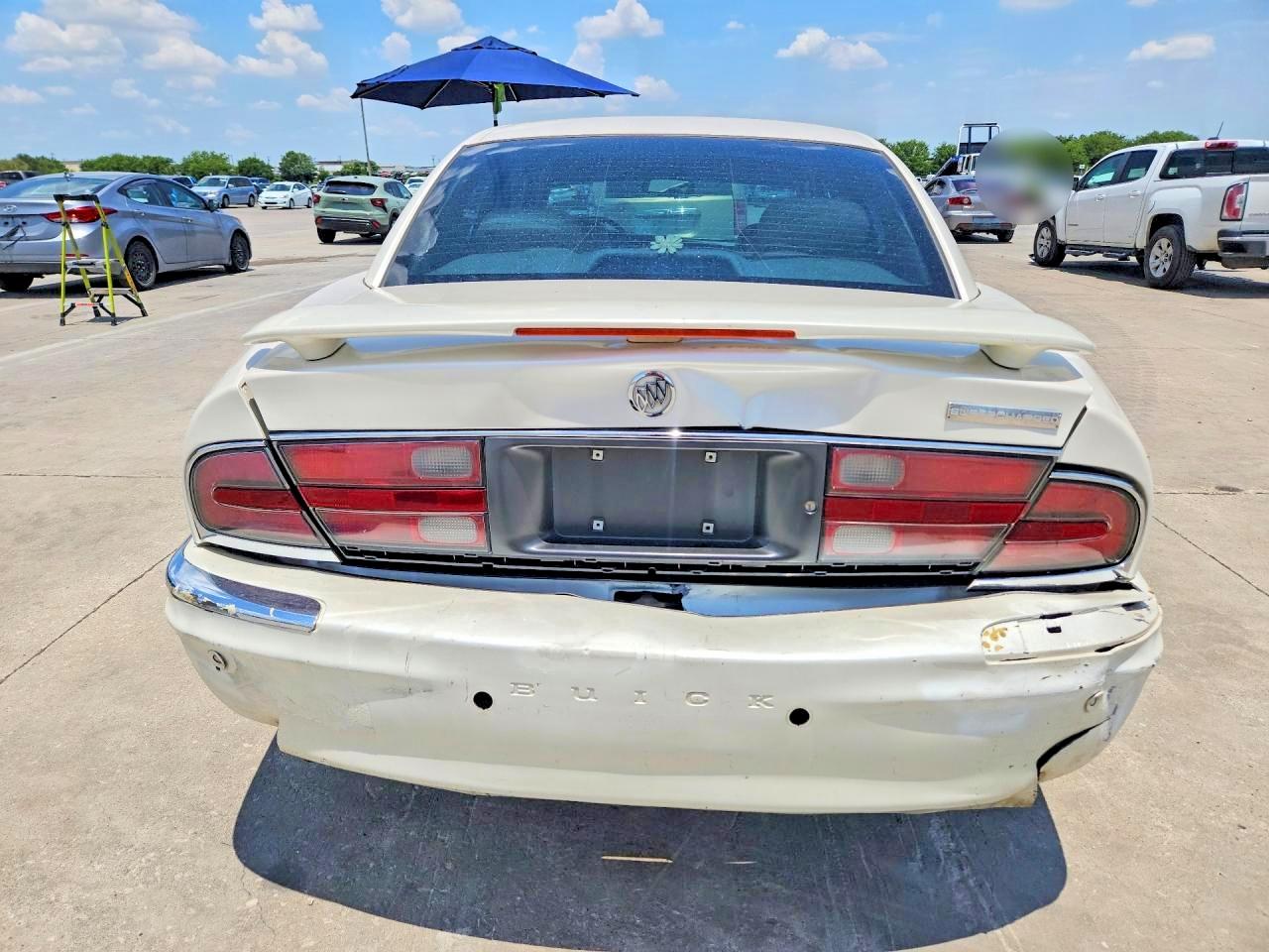 2004 Buick Park Avenue Ultra White vin: 1G4CU541744142499