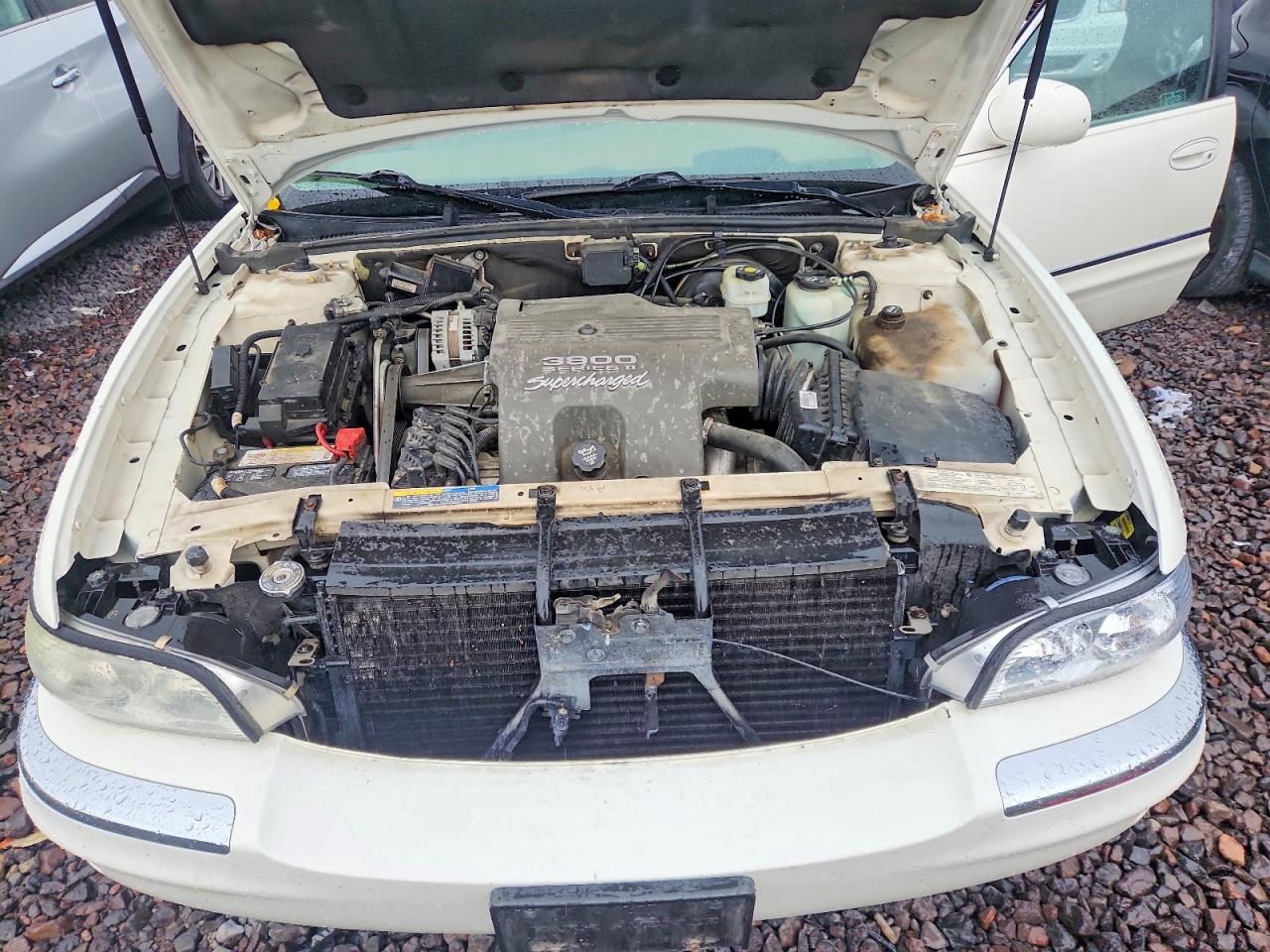 2004 Buick Park Avenue Ultra White vin: 1G4CU541844108295