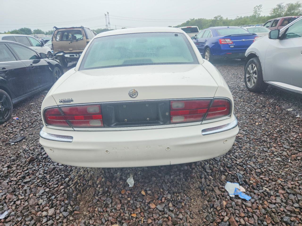 2004 Buick Park Avenue Ultra White vin: 1G4CU541844108295