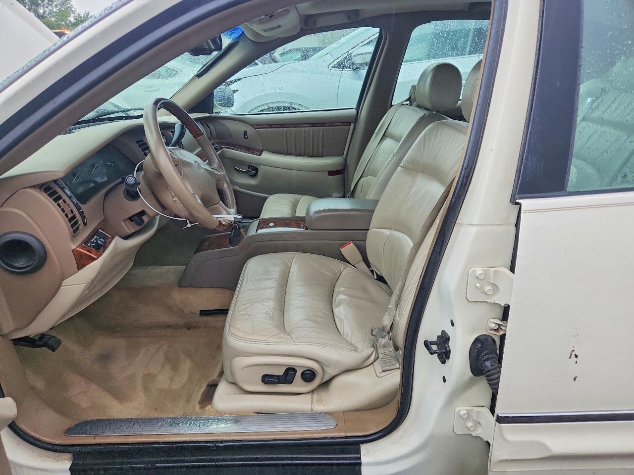 2004 Buick Park Avenue Ultra White vin: 1G4CU541844108295