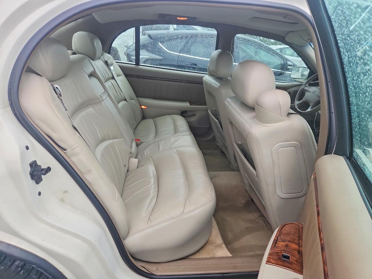 2004 Buick Park Avenue Ultra White vin: 1G4CU541844108295