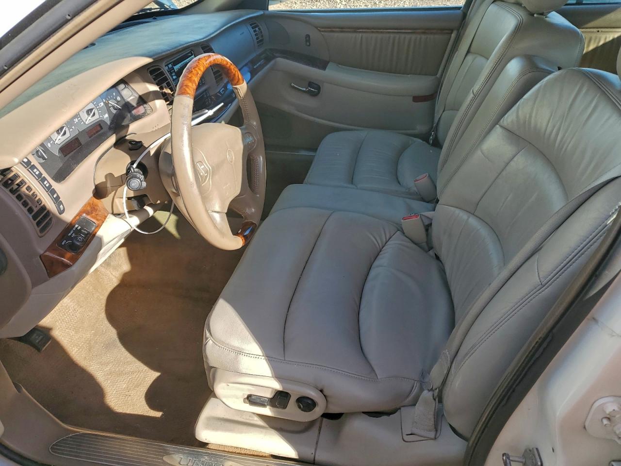 2005 Buick Park Avenue Ultra White vin: 1G4CU541954102314
