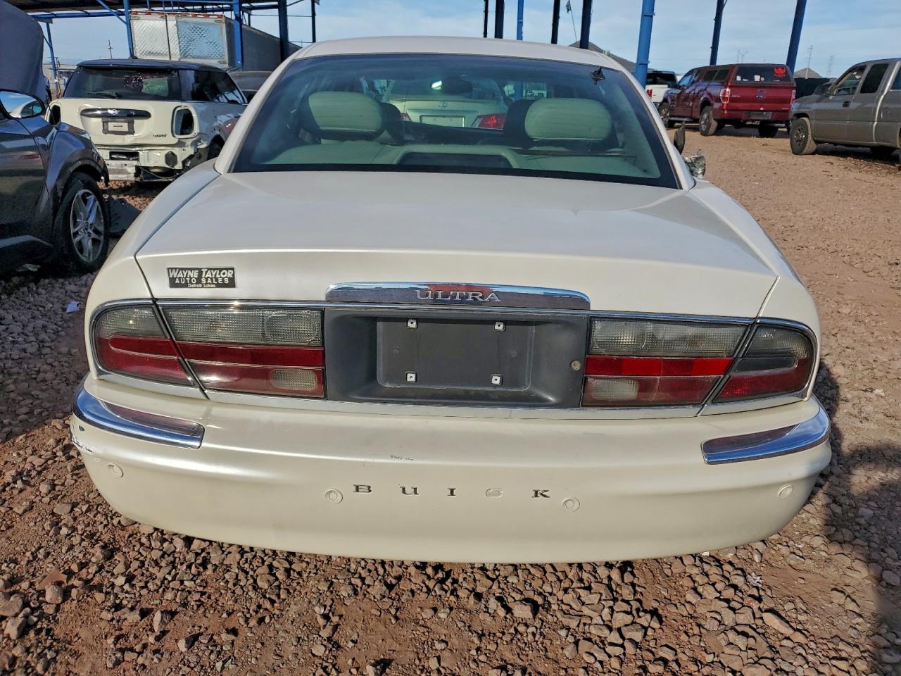2005 Buick Park Avenue Ultra White vin: 1G4CU541954102314