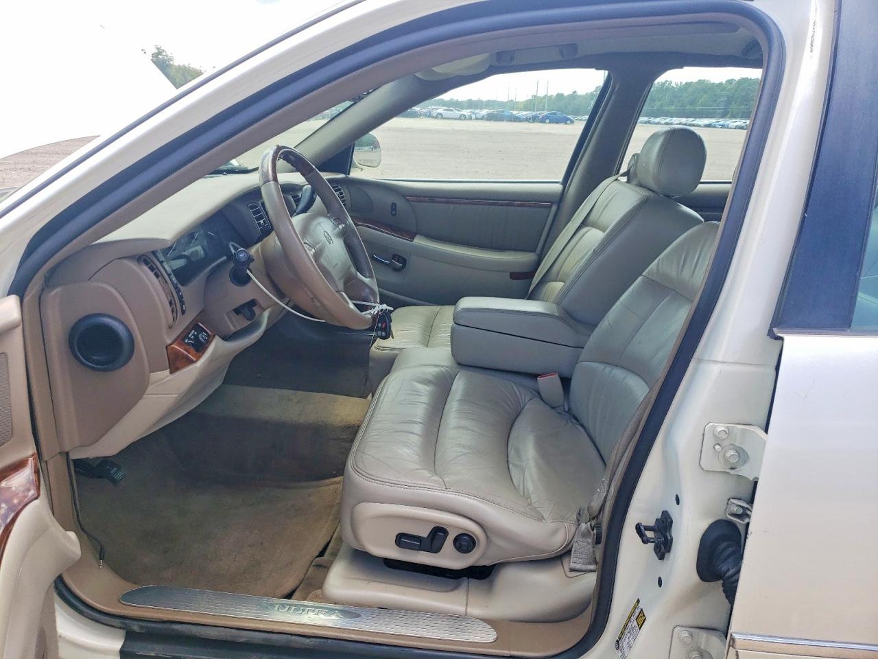 2004 Buick Park Avenue Ultra Cream vin: 1G4CU541X44136311