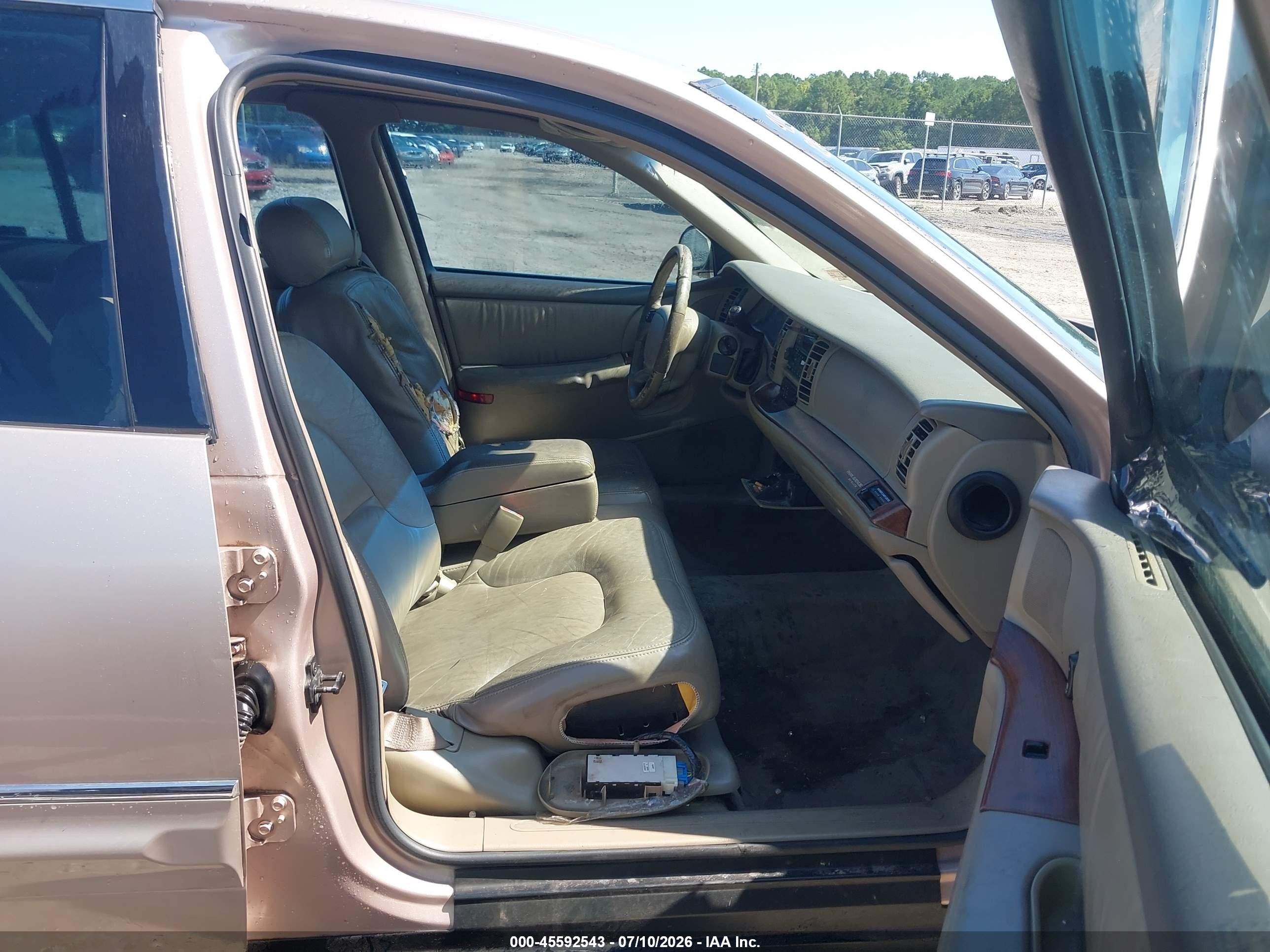 1999 Buick Park Avenue   Champagne vin: 1G4CW52K0X4635418