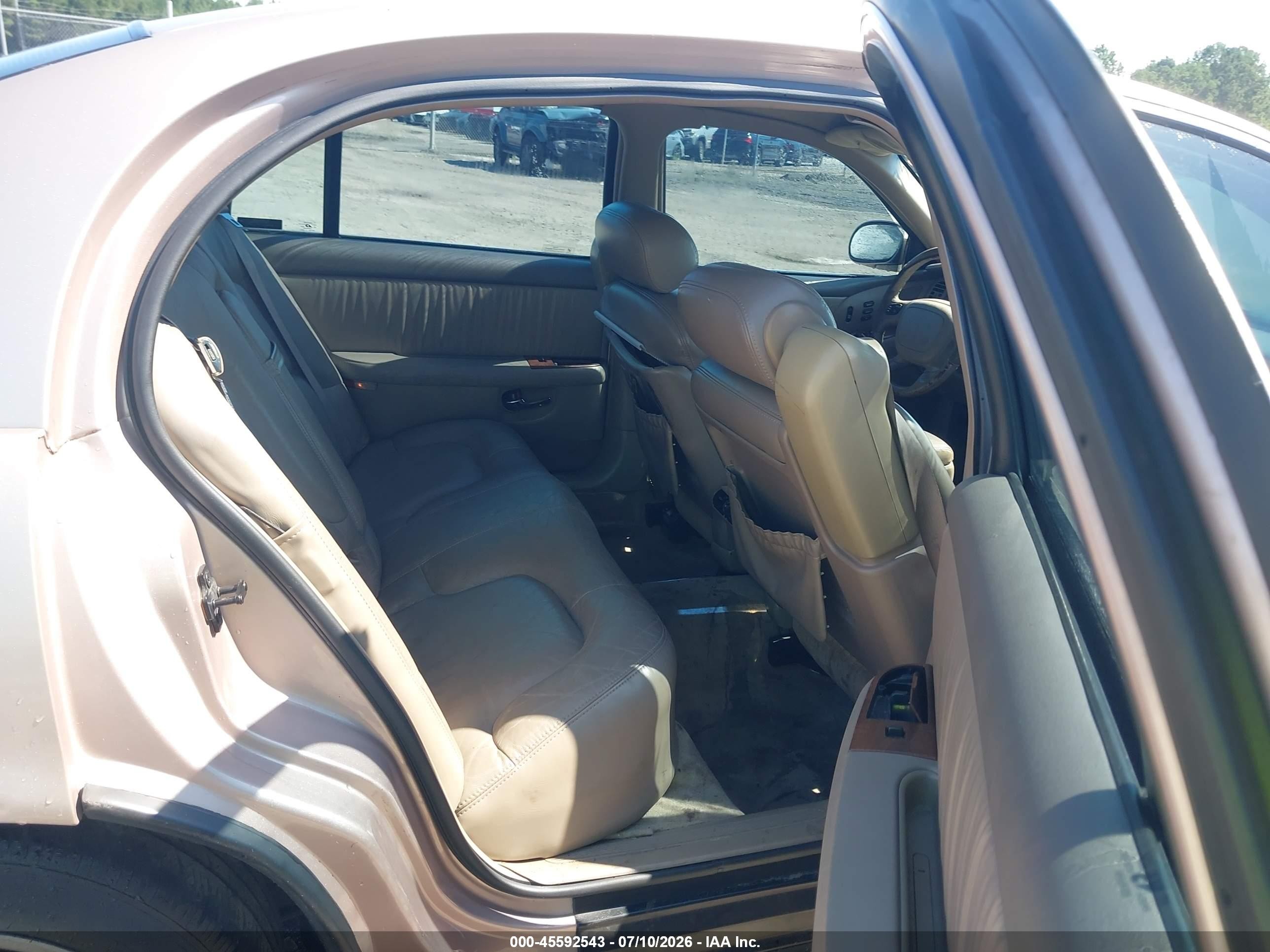 1999 Buick Park Avenue   Champagne vin: 1G4CW52K0X4635418
