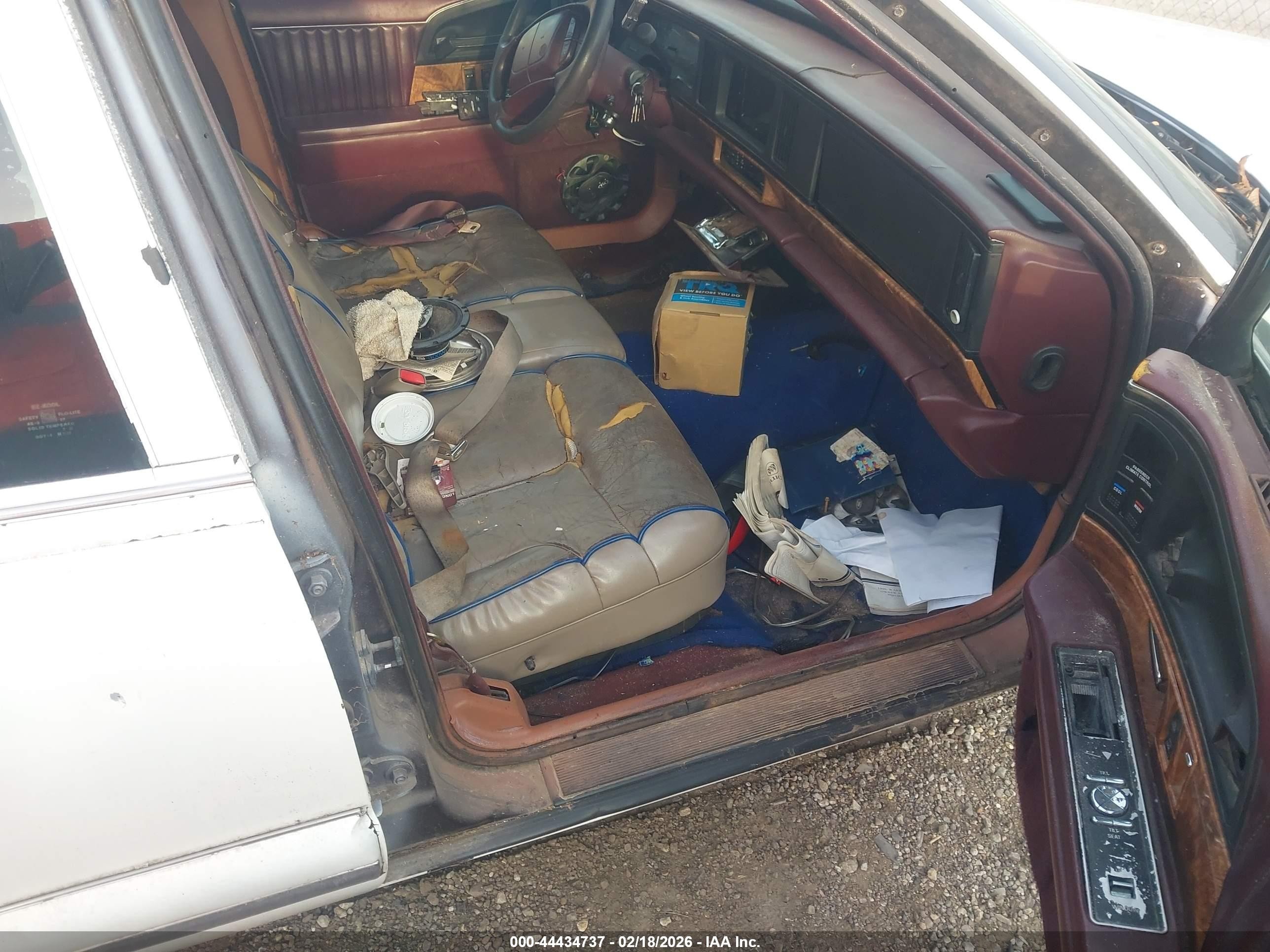 1996 Buick Park Avenue   White vin: 1G4CW52K1TH636774