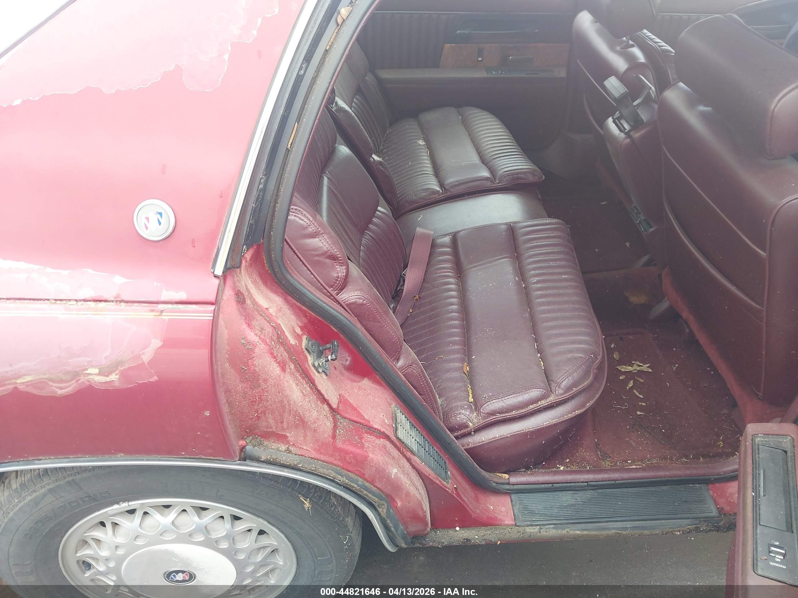 1996 Buick Park Avenue   Maroon vin: 1G4CW52K1TH642719