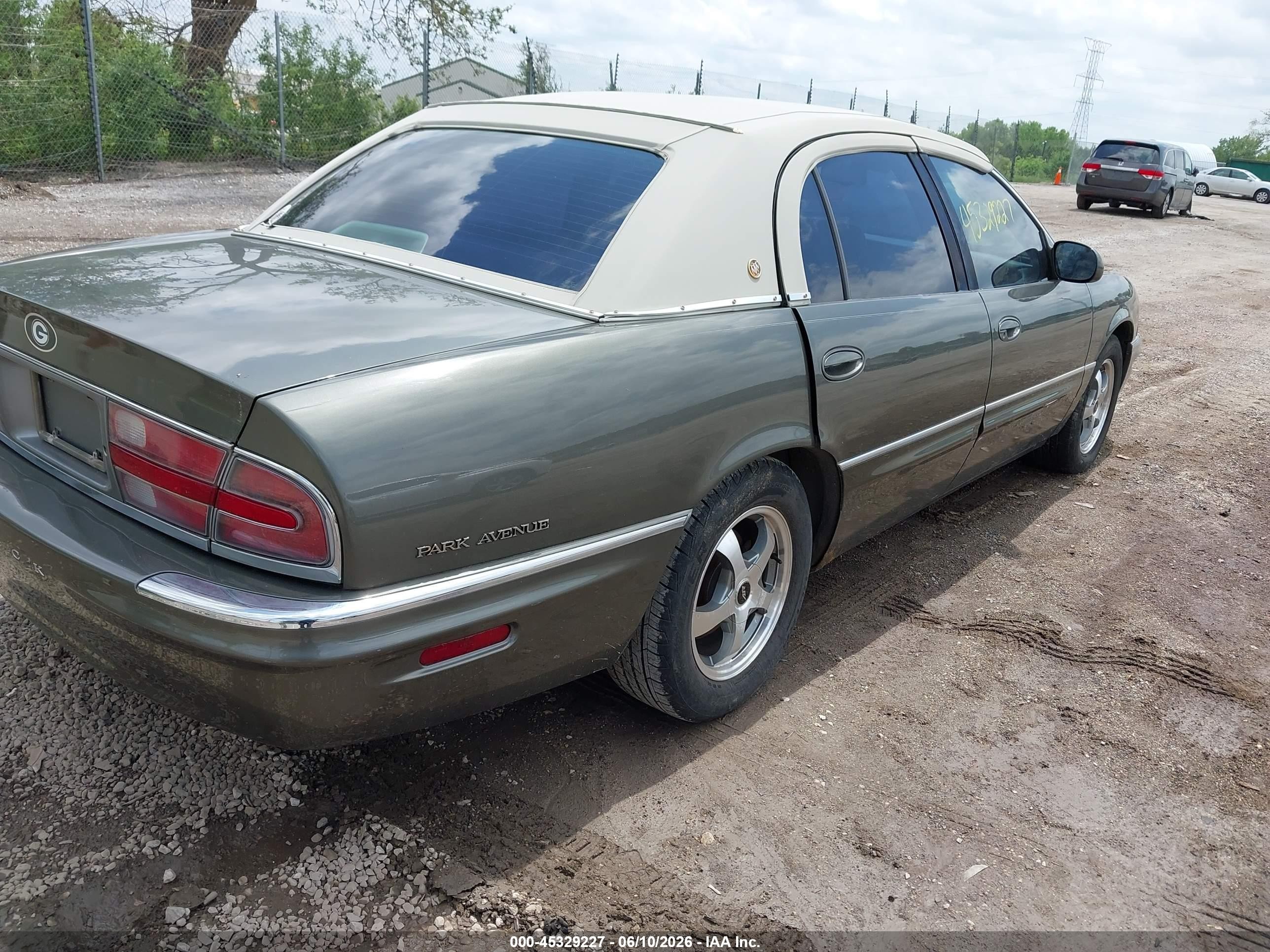 1997 Buick Park Avenue   Green vin: 1G4CW52K1V4606779