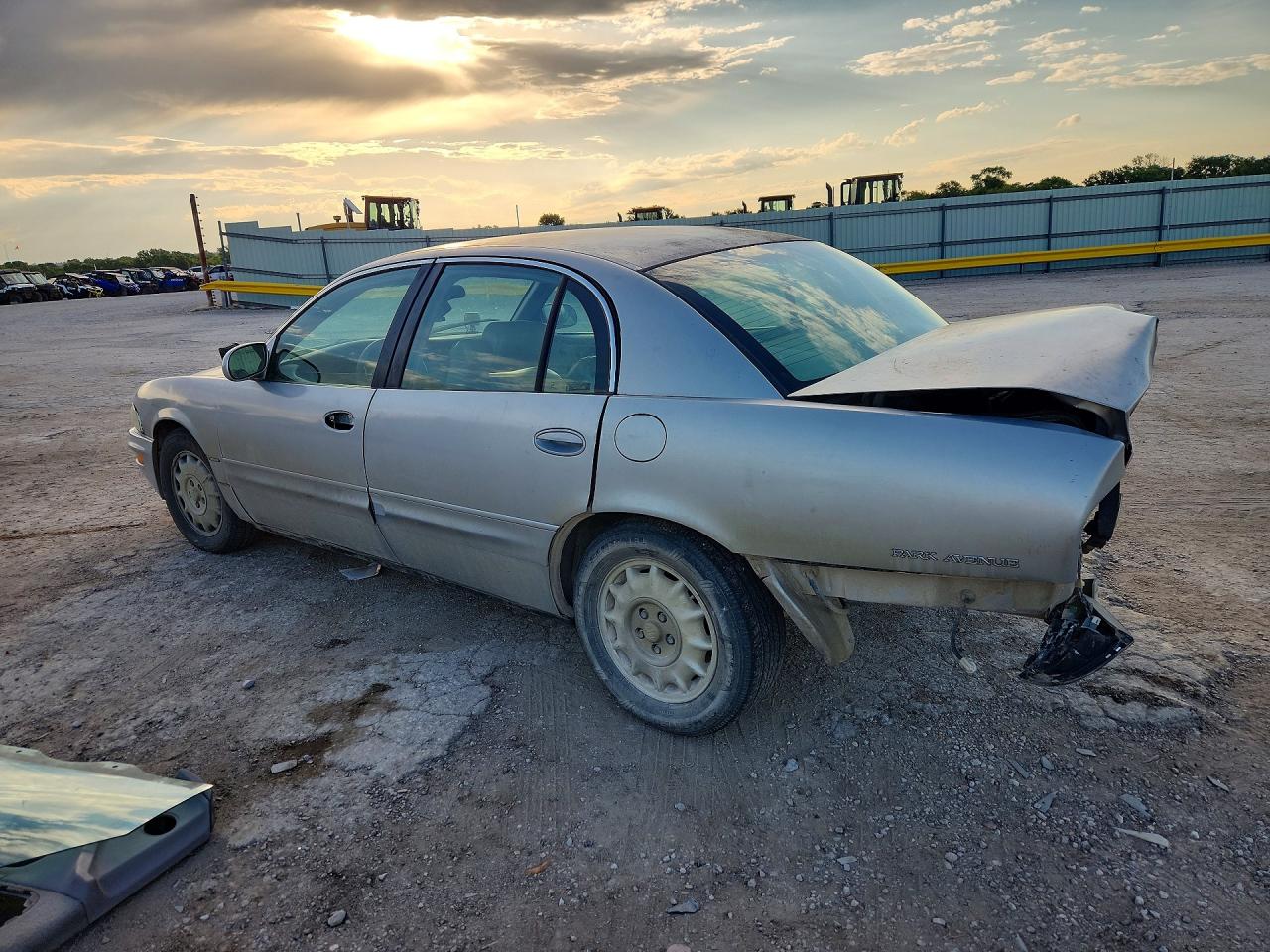 1998 Buick Park Avenue Silver vin: 1G4CW52K1W4639864