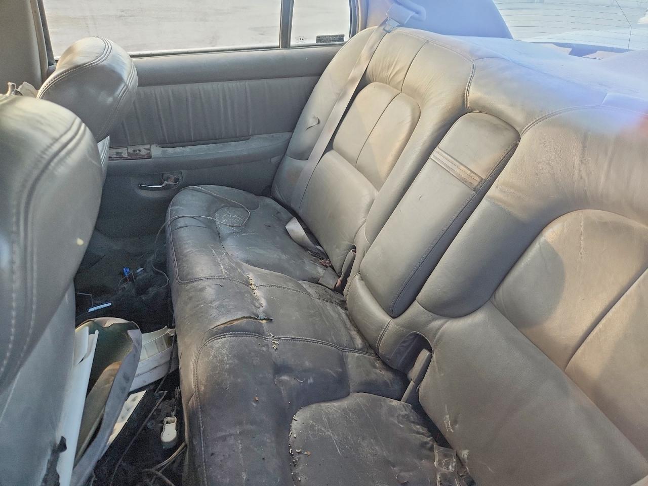 1998 Buick Park Avenue Silver vin: 1G4CW52K1W4639864