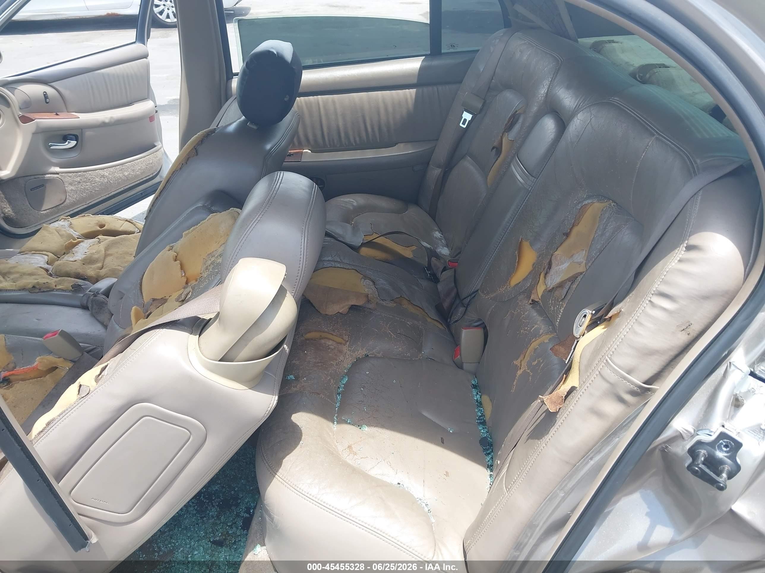 2000 Buick Park Avenue   Gold vin: 1G4CW52K1Y4145233
