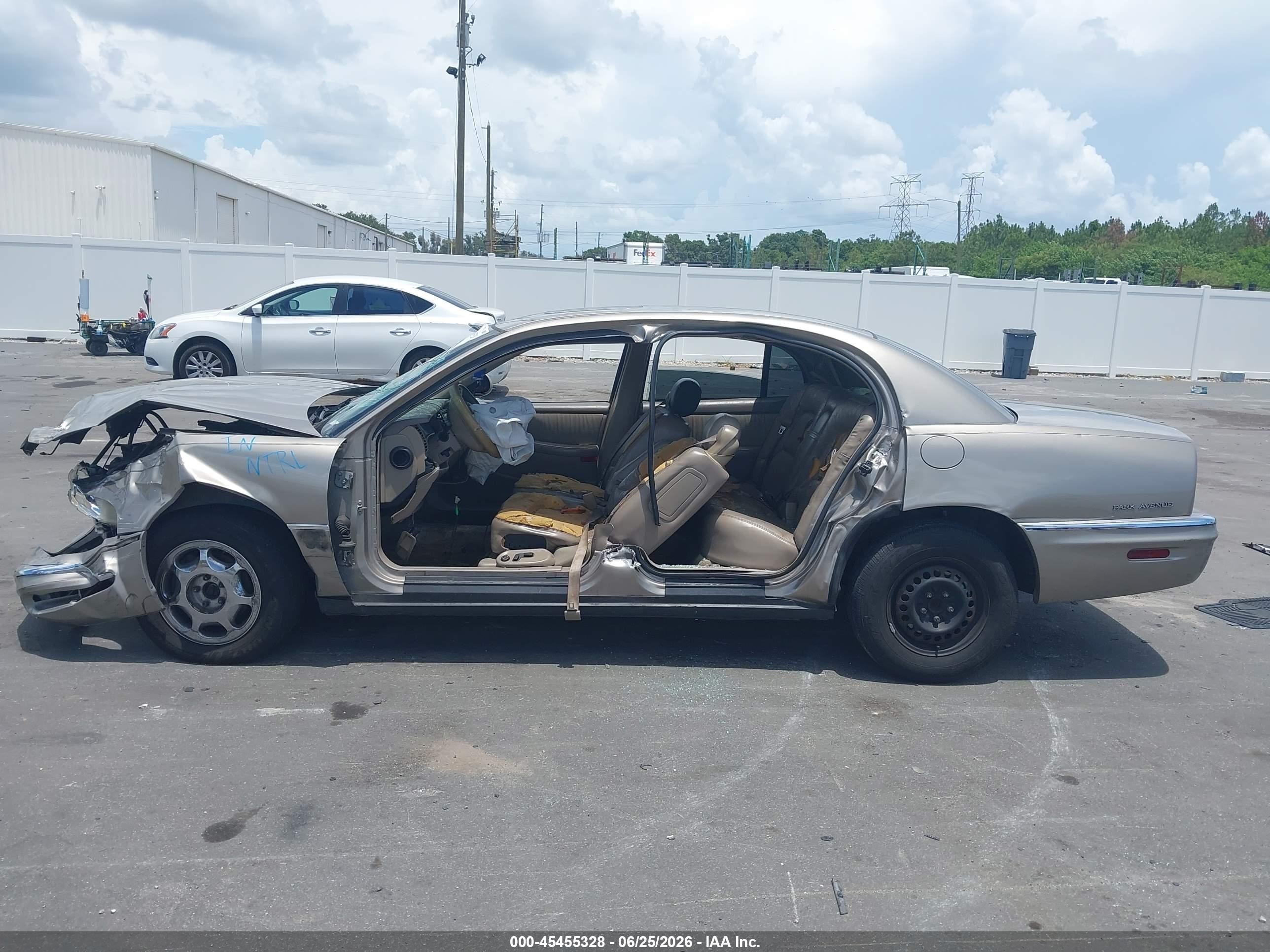 2000 Buick Park Avenue   Gold vin: 1G4CW52K1Y4145233
