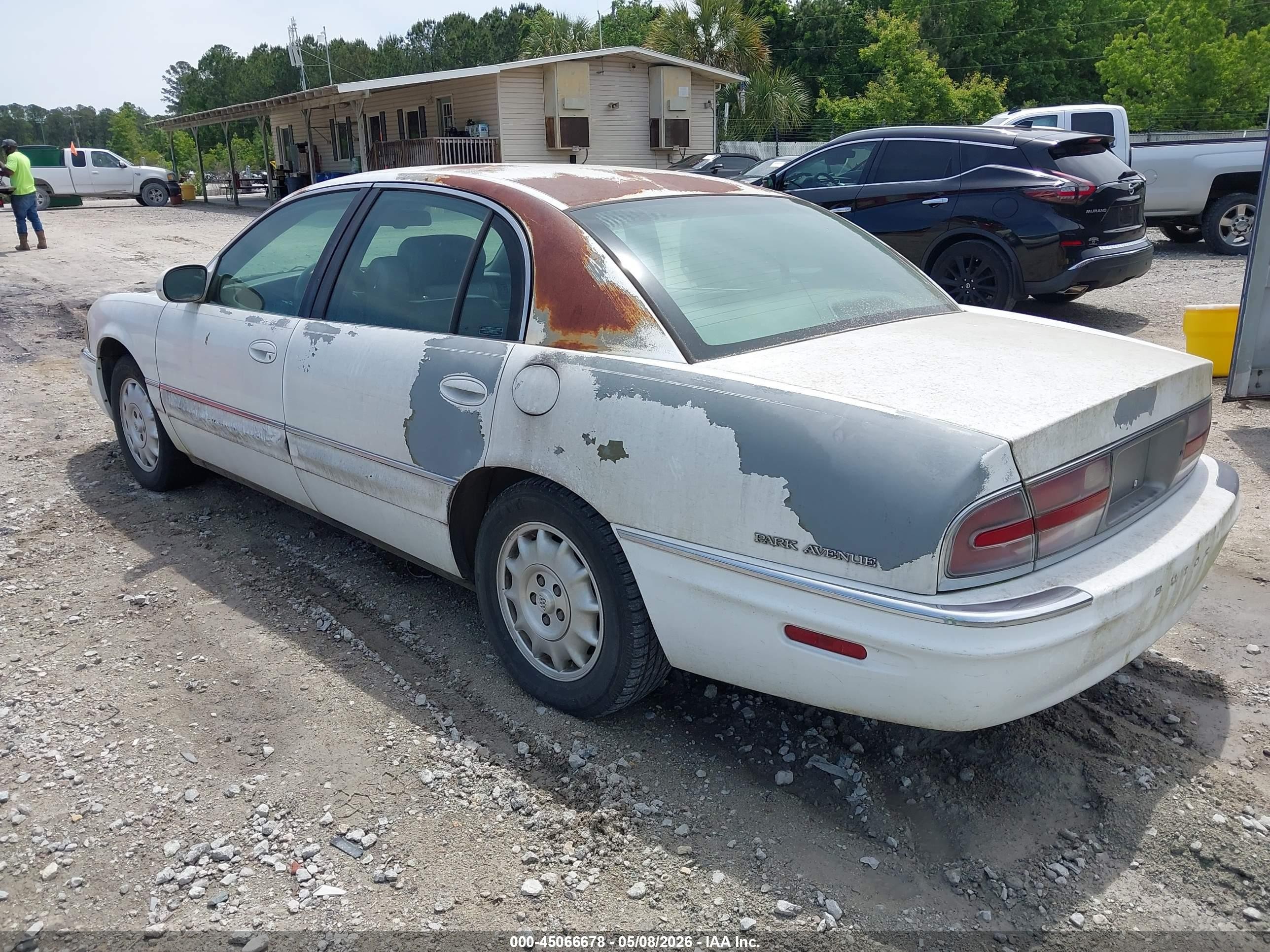1997 Buick Park Avenue   White vin: 1G4CW52K4V4625245