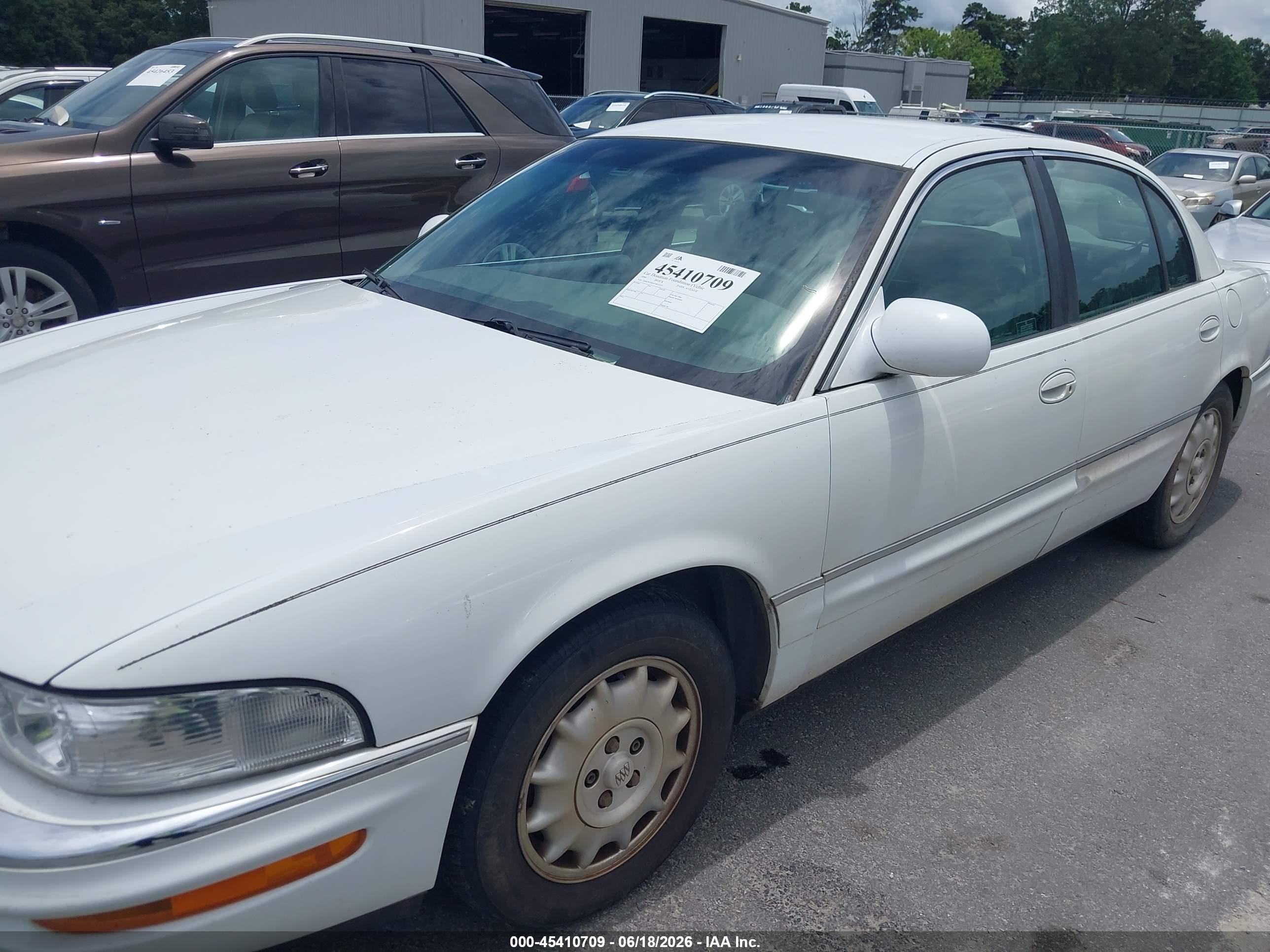 1999 Buick Park Avenue   White vin: 1G4CW52K4X4657311