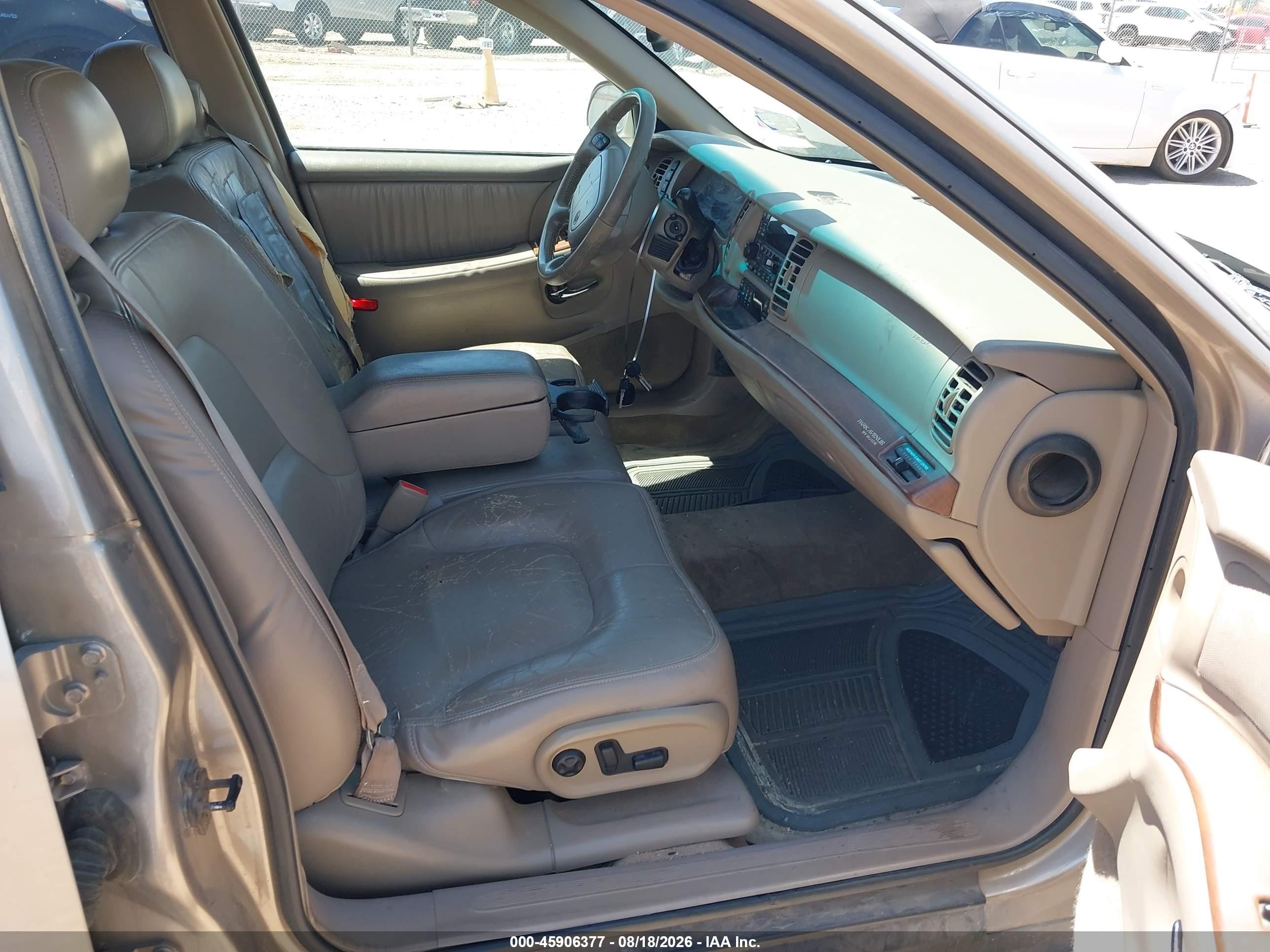 2000 Buick Park Avenue   Champagne vin: 1G4CW52K4Y4178808
