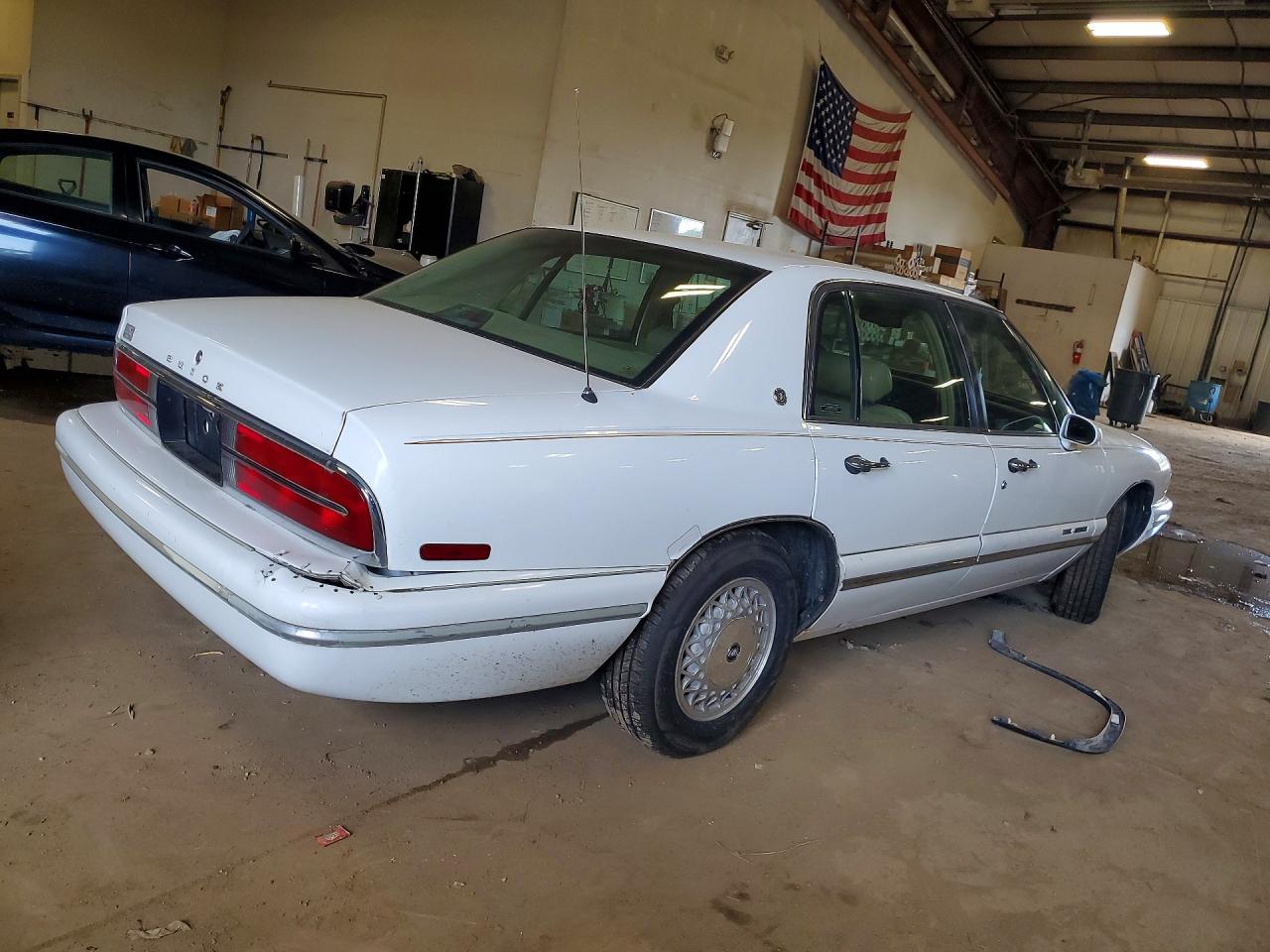 1995 Buick Park Avenue White vin: 1G4CW52K6SH662897