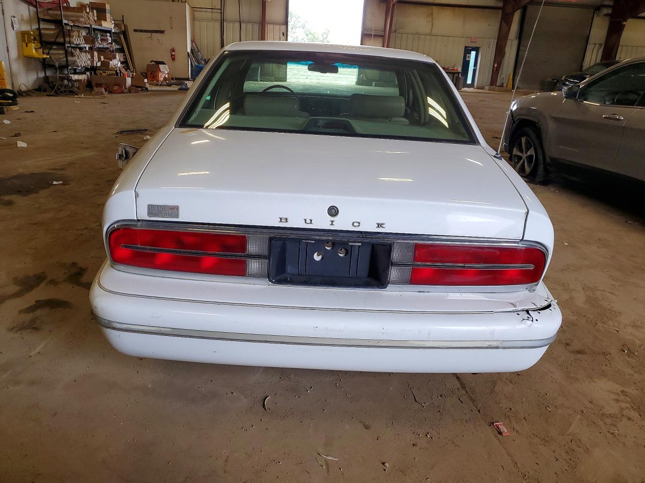1995 Buick Park Avenue White vin: 1G4CW52K6SH662897