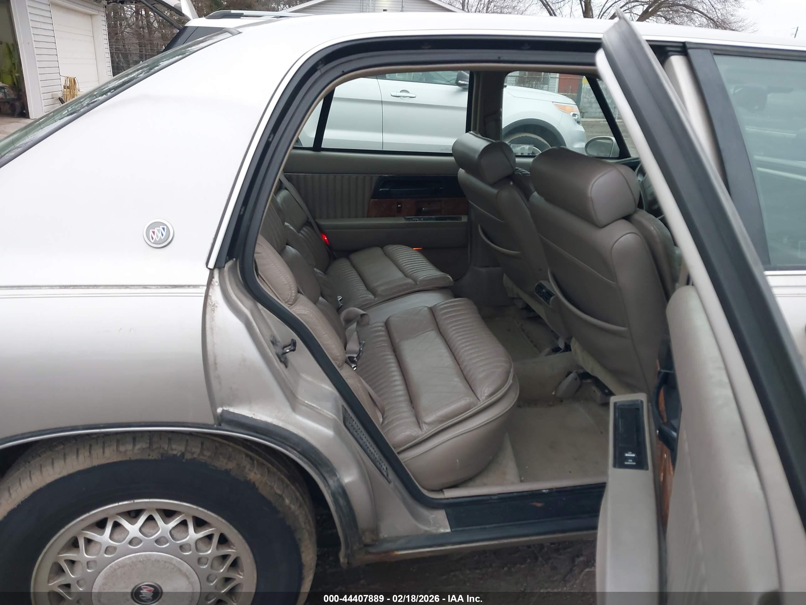1996 Buick Park Avenue   Gold vin: 1G4CW52K8TH630907