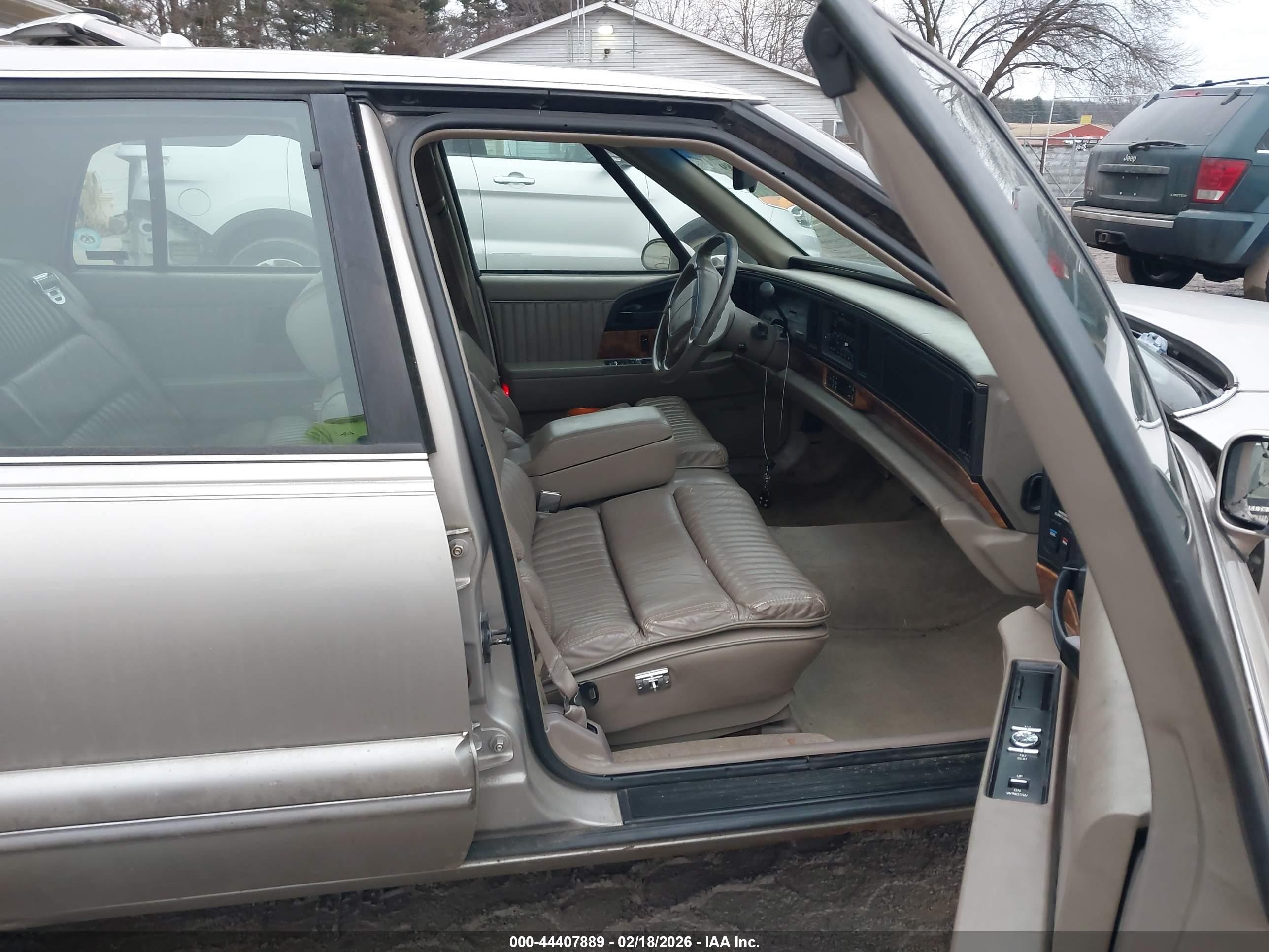 1996 Buick Park Avenue   Gold vin: 1G4CW52K8TH630907