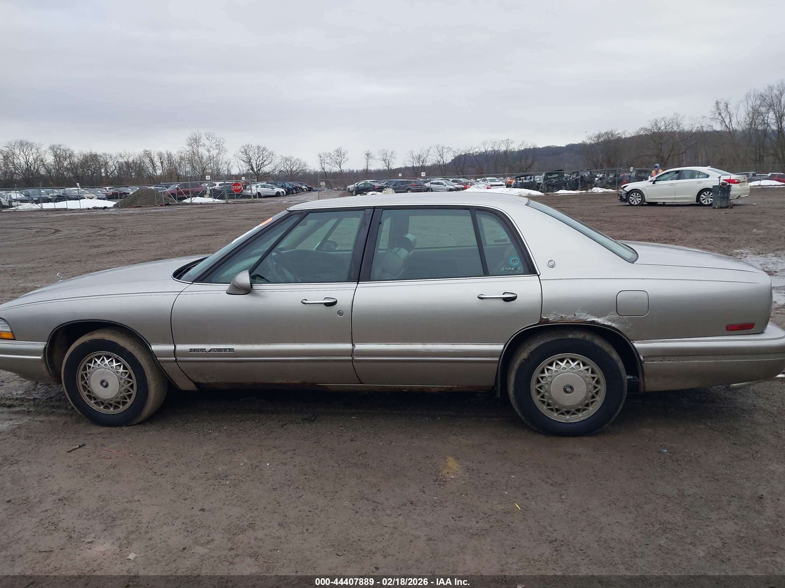 1996 Buick Park Avenue   Gold vin: 1G4CW52K8TH630907