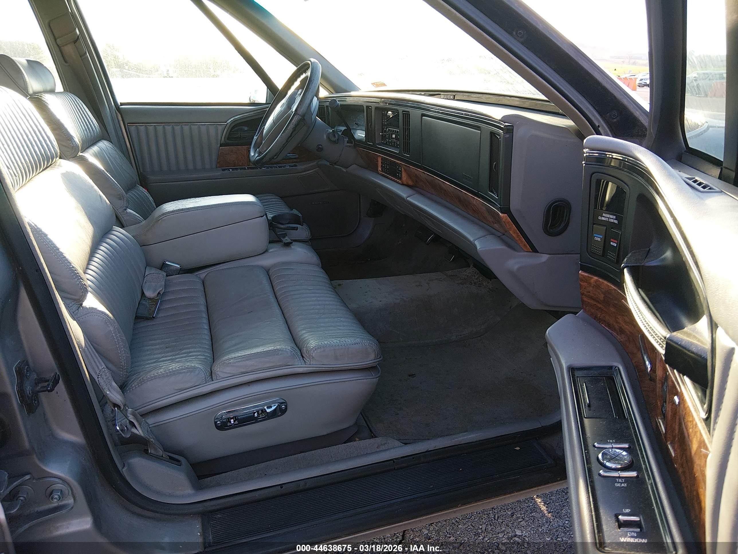 1995 Buick Park Avenue   Tan vin: 1G4CW52K9SH614410
