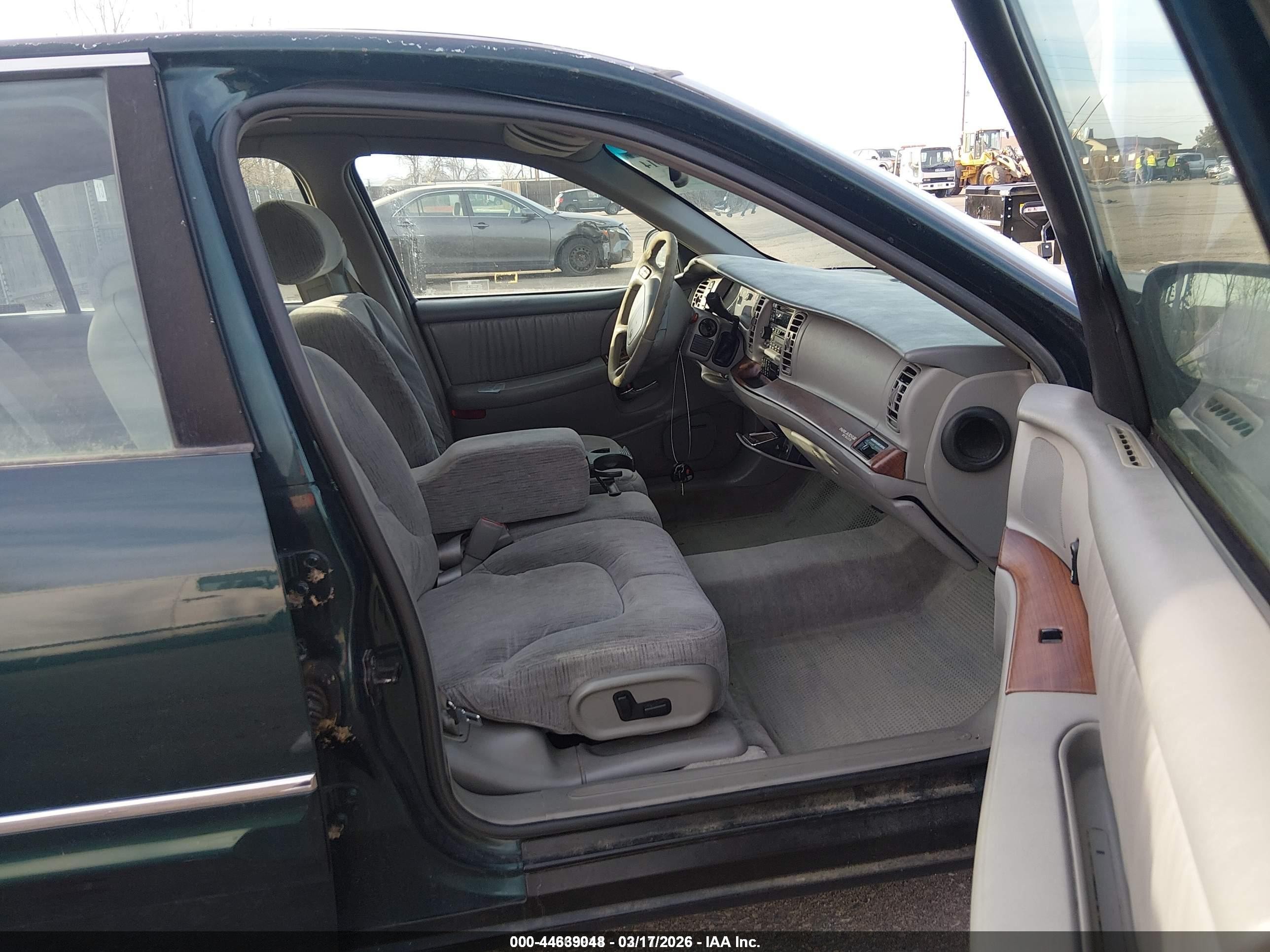 1999 Buick Park Avenue   Green vin: 1G4CW52KXX4632218