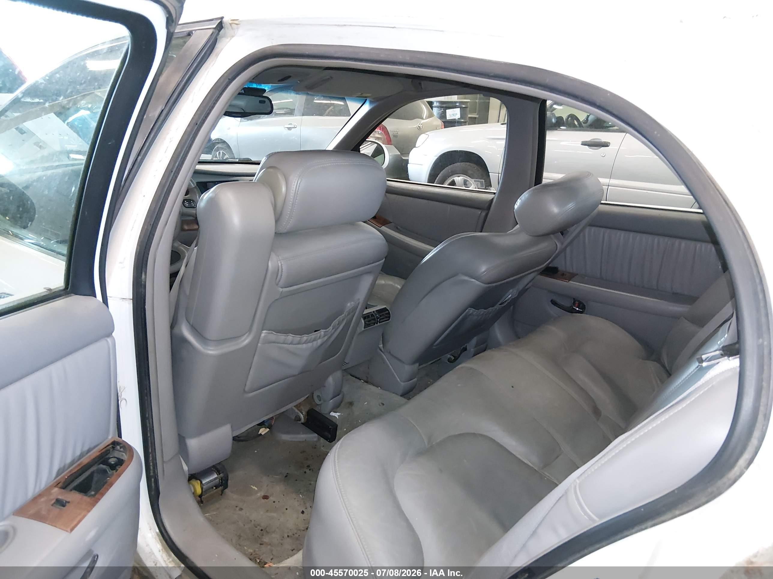 1999 Buick Park Avenue   White vin: 1G4CW52KXX4657295