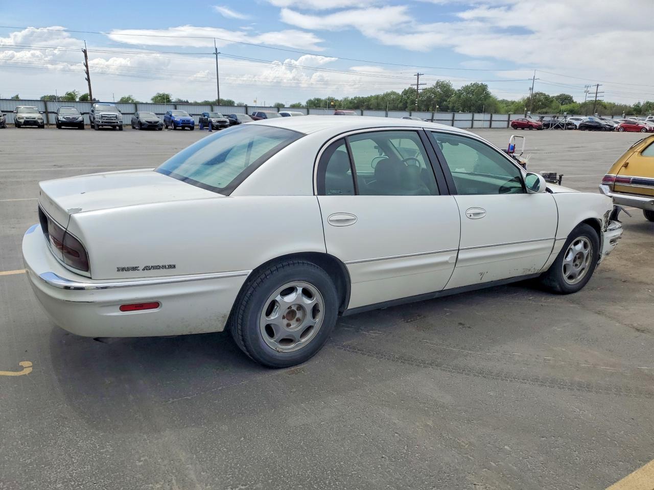 2000 Buick Park Avenue White vin: 1G4CW52KXY4145568