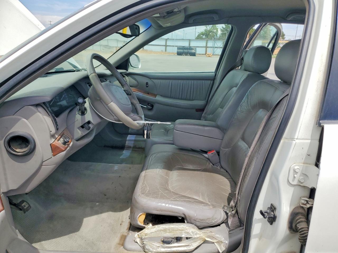 2000 Buick Park Avenue White vin: 1G4CW52KXY4145568
