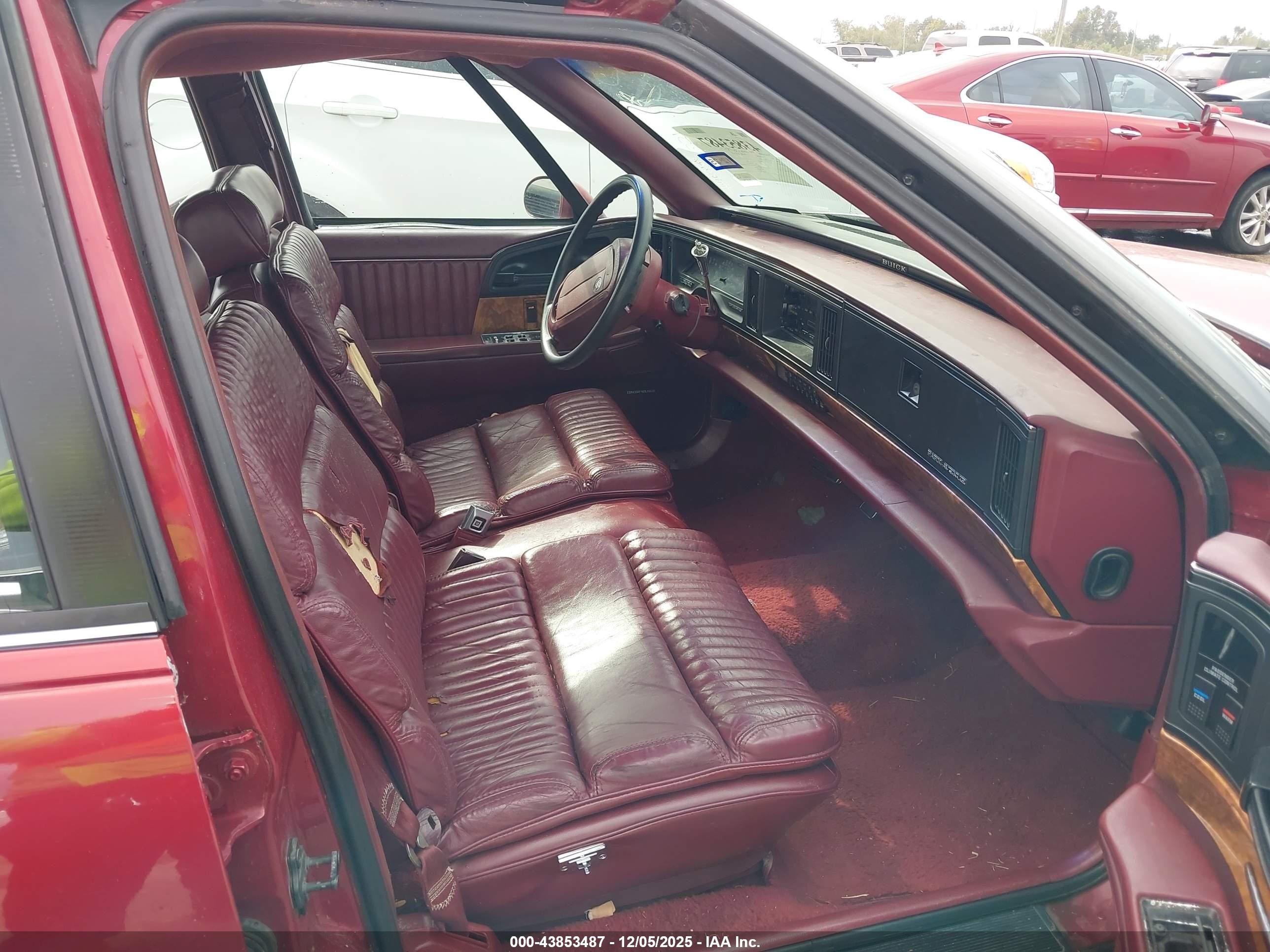 1992 Buick Park Avenue   Red vin: 1G4CW53L0N1618351