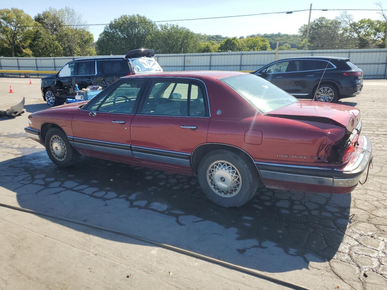 1993 Buick Park Avenue Maroon vin: 1G4CW53L1P1622105